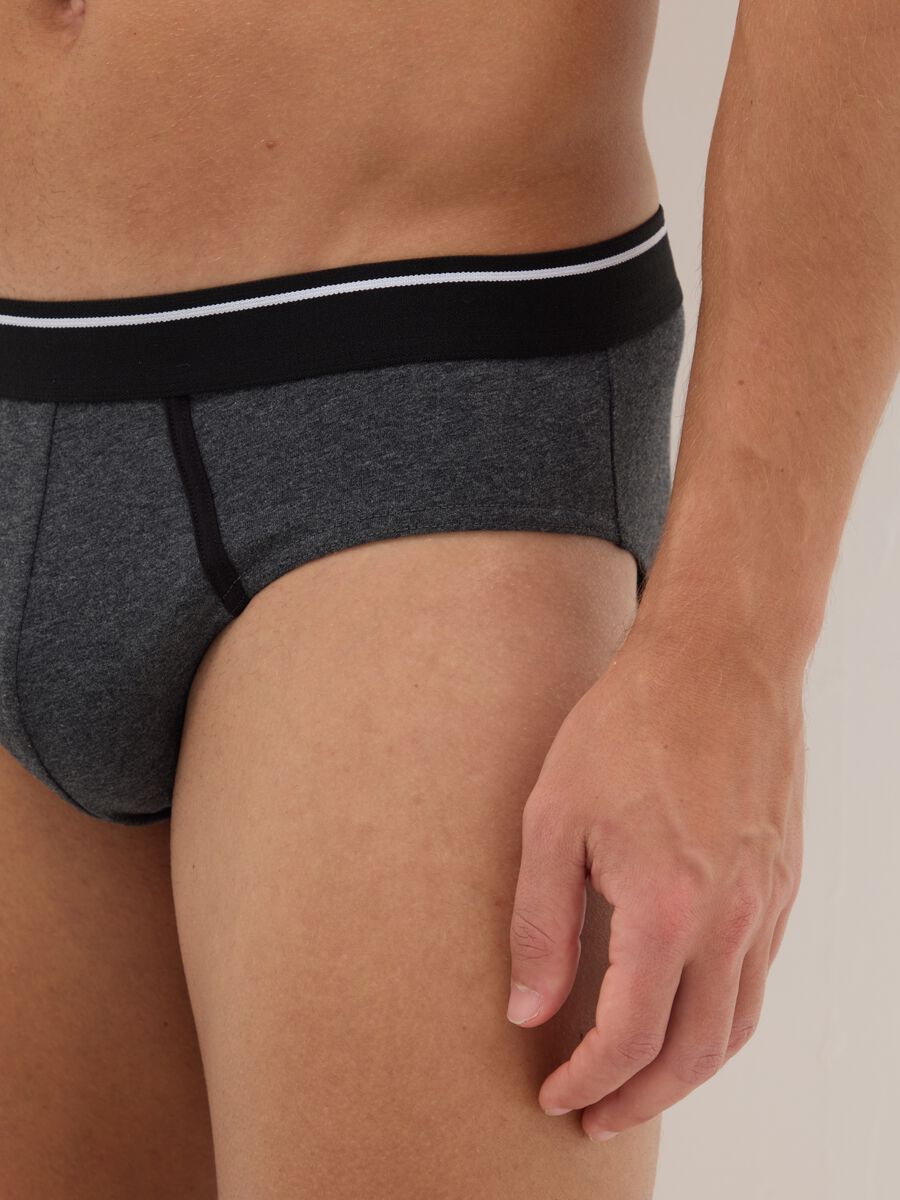 Tripack of multicolour stretch cotton regular fit briefs_3
