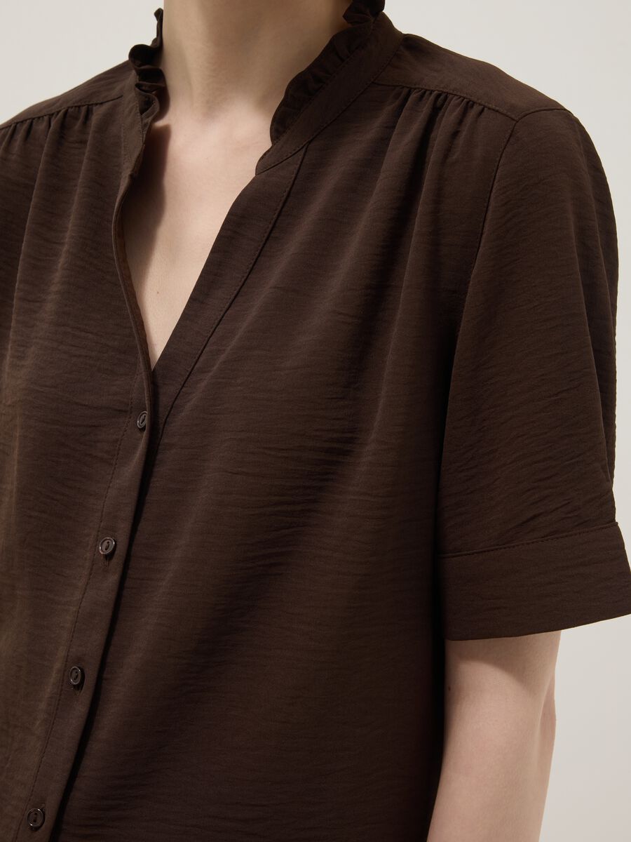Brown regular-fit shirt with gathered collar_3