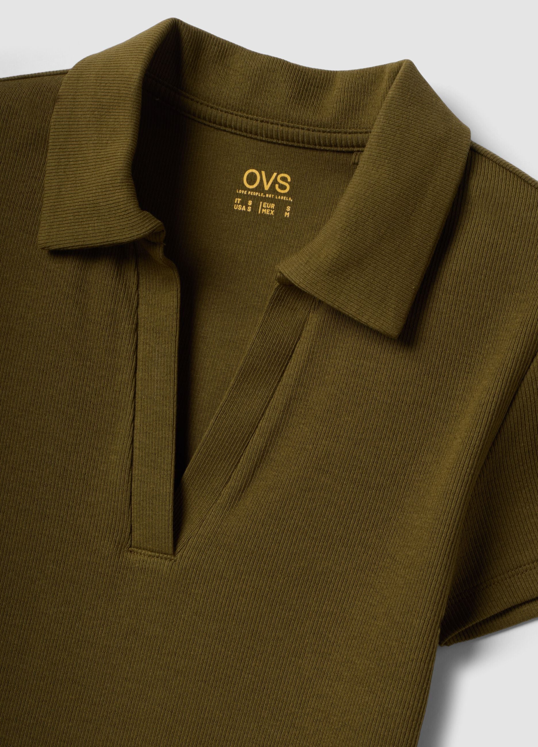 Green stretch cotton V-neck polo shirt with open neckline, regular fit
