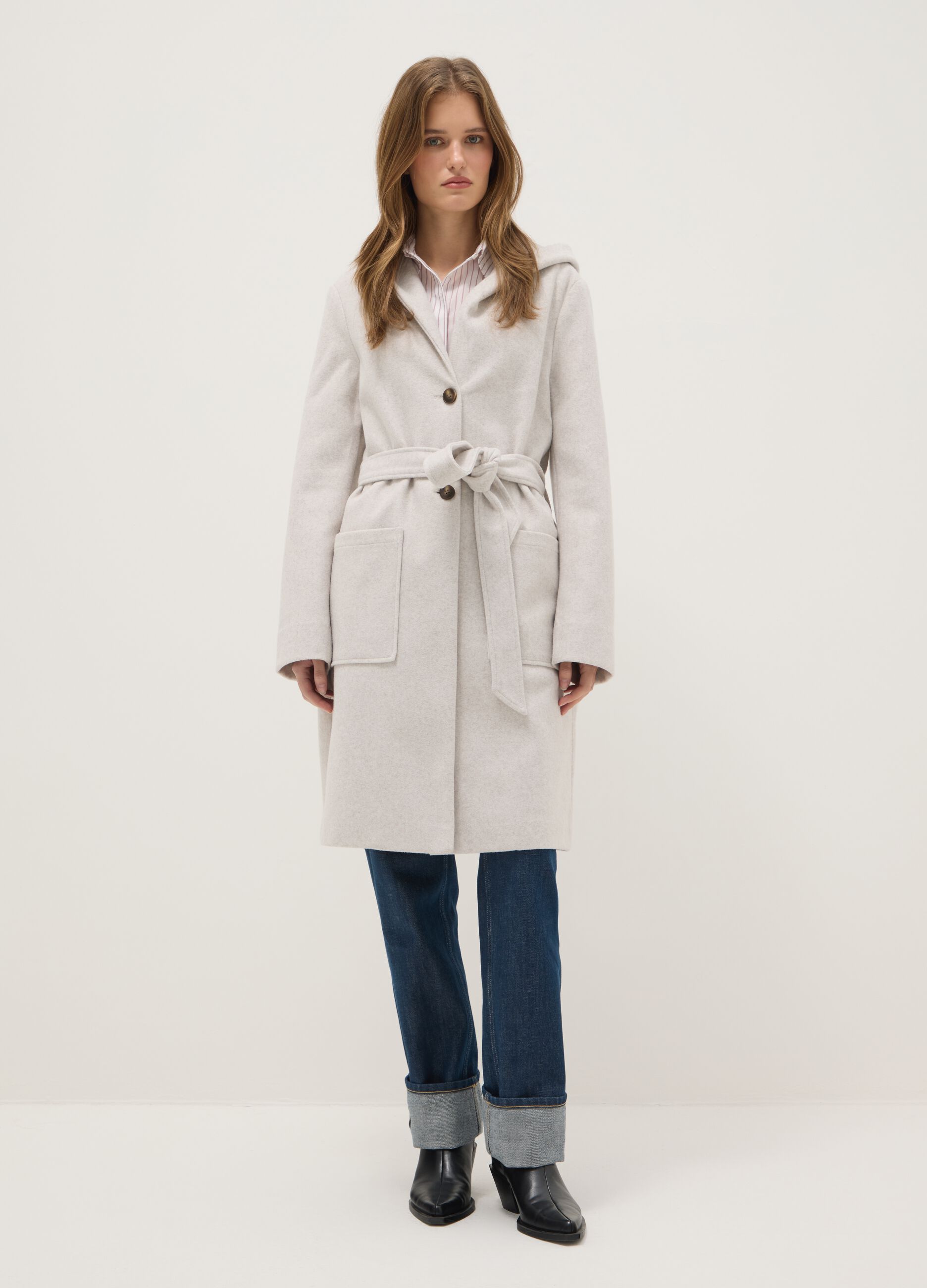 Regular fit beige single-breasted coat with belt