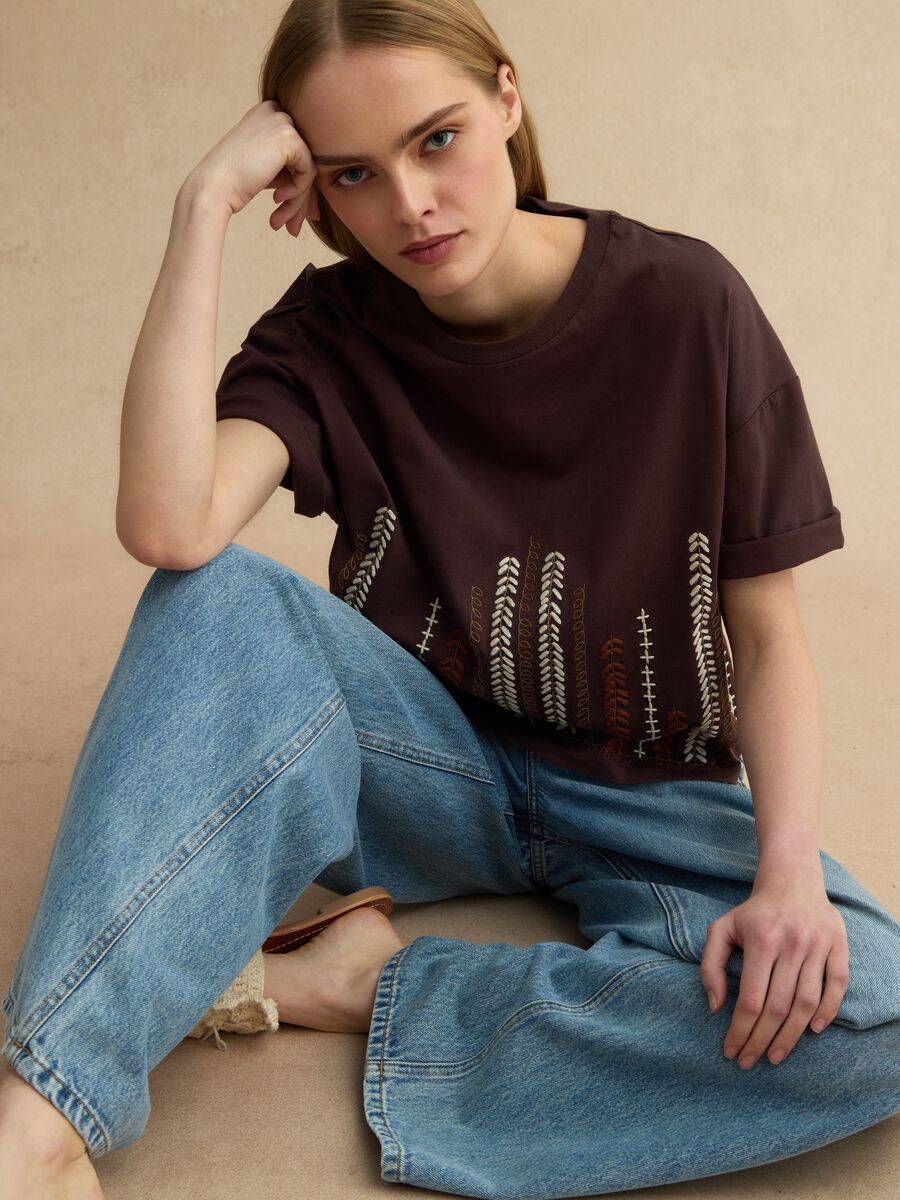 Brown pure cotton regular fit t-shirt with embroidery_0