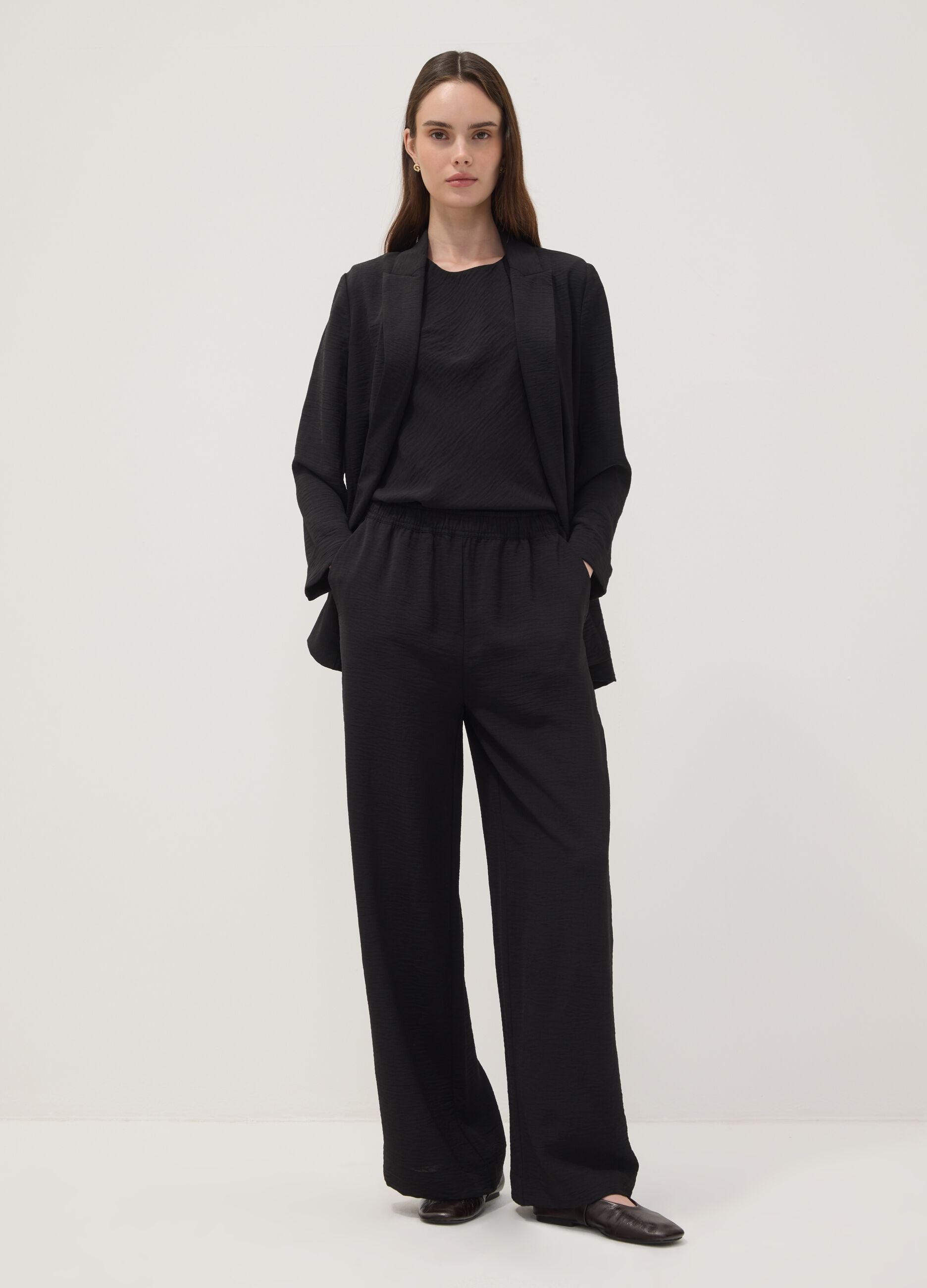 Pantaloni neri wide leg con vita elasticizzata