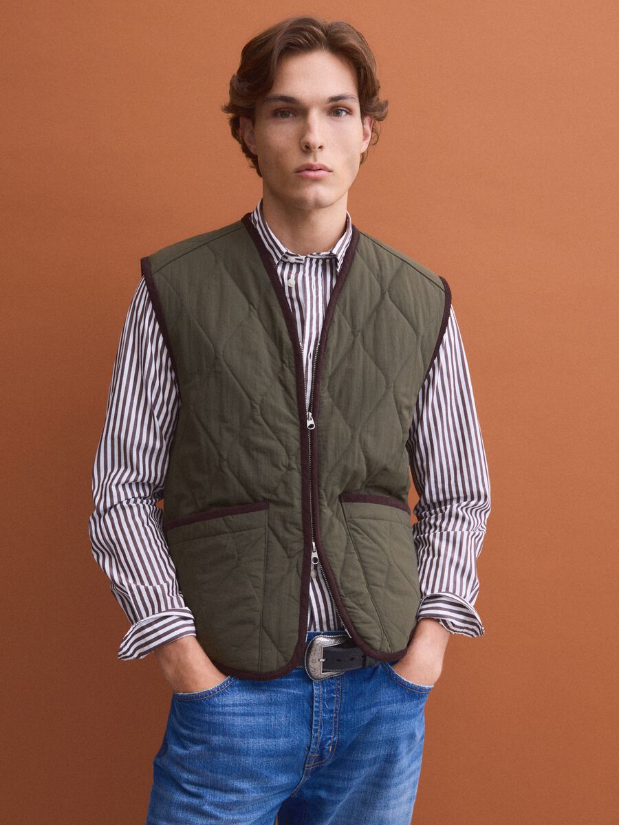 Gilet verde trapuntato con zip regular fit_1