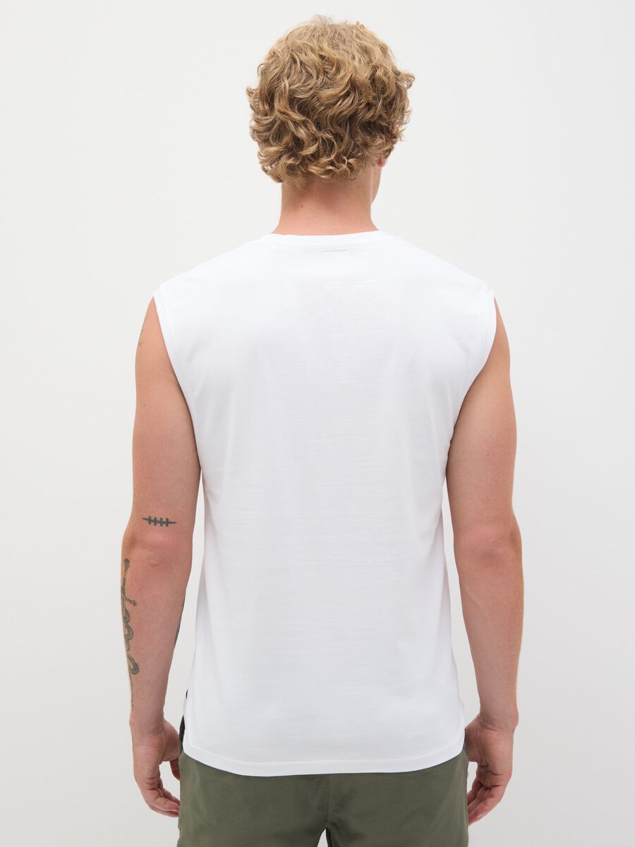 Men&rsquo;s white regular-fit vest top in 100% cotton with embroidery_3