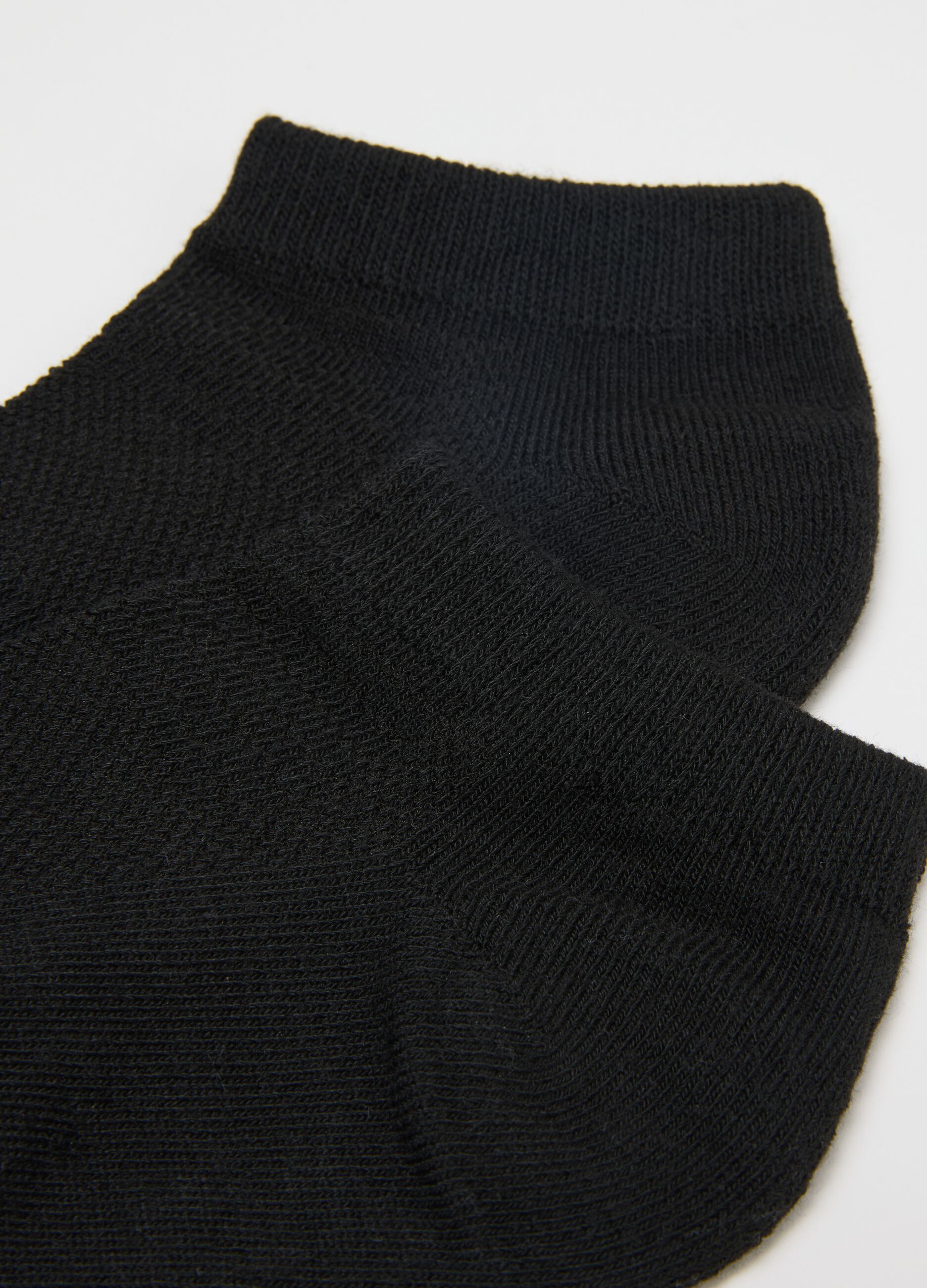Three-pack ankle black sports socks