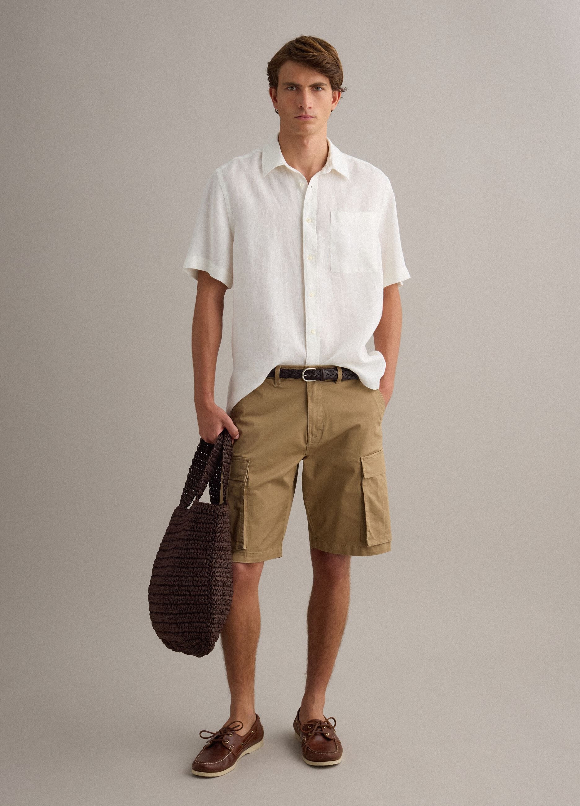 Beige stretch cotton cargo shorts, regular fit