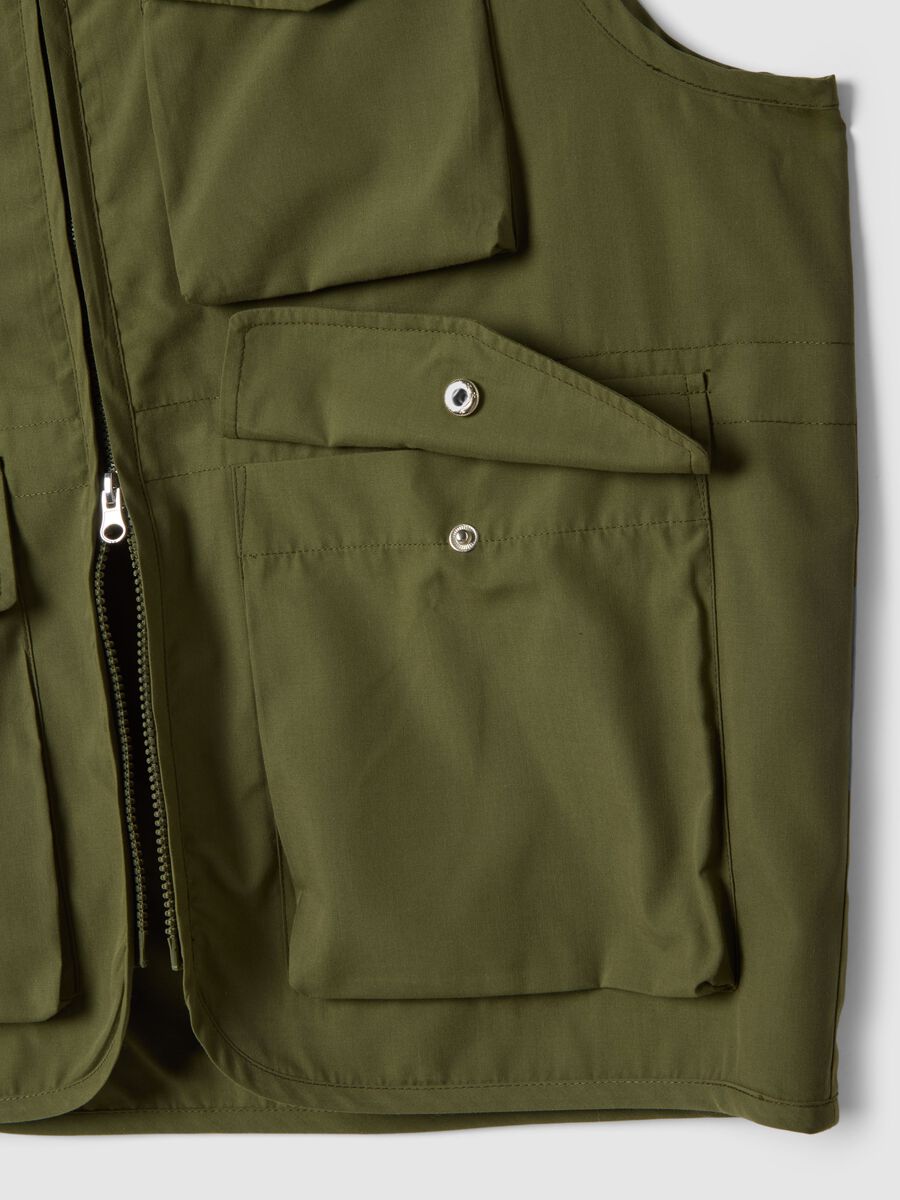 Regular fit green gilet with zip and front pockets_5