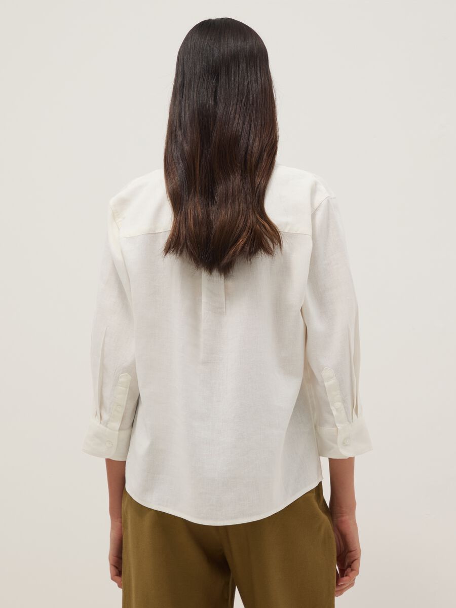 White linen and viscose-blend V-neck regular-fit shirt_4