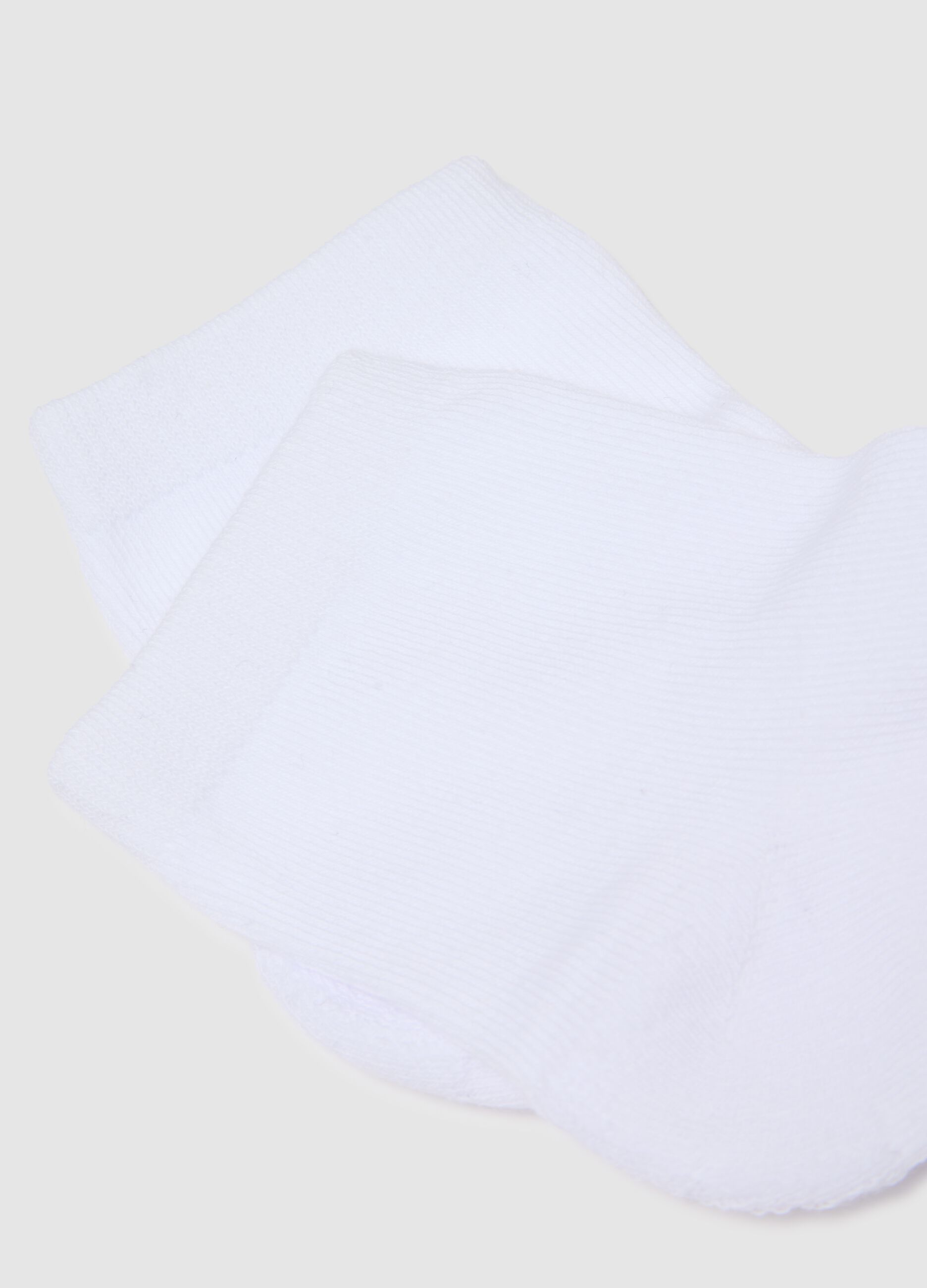 White regular fit cotton-blend sports socks tripack