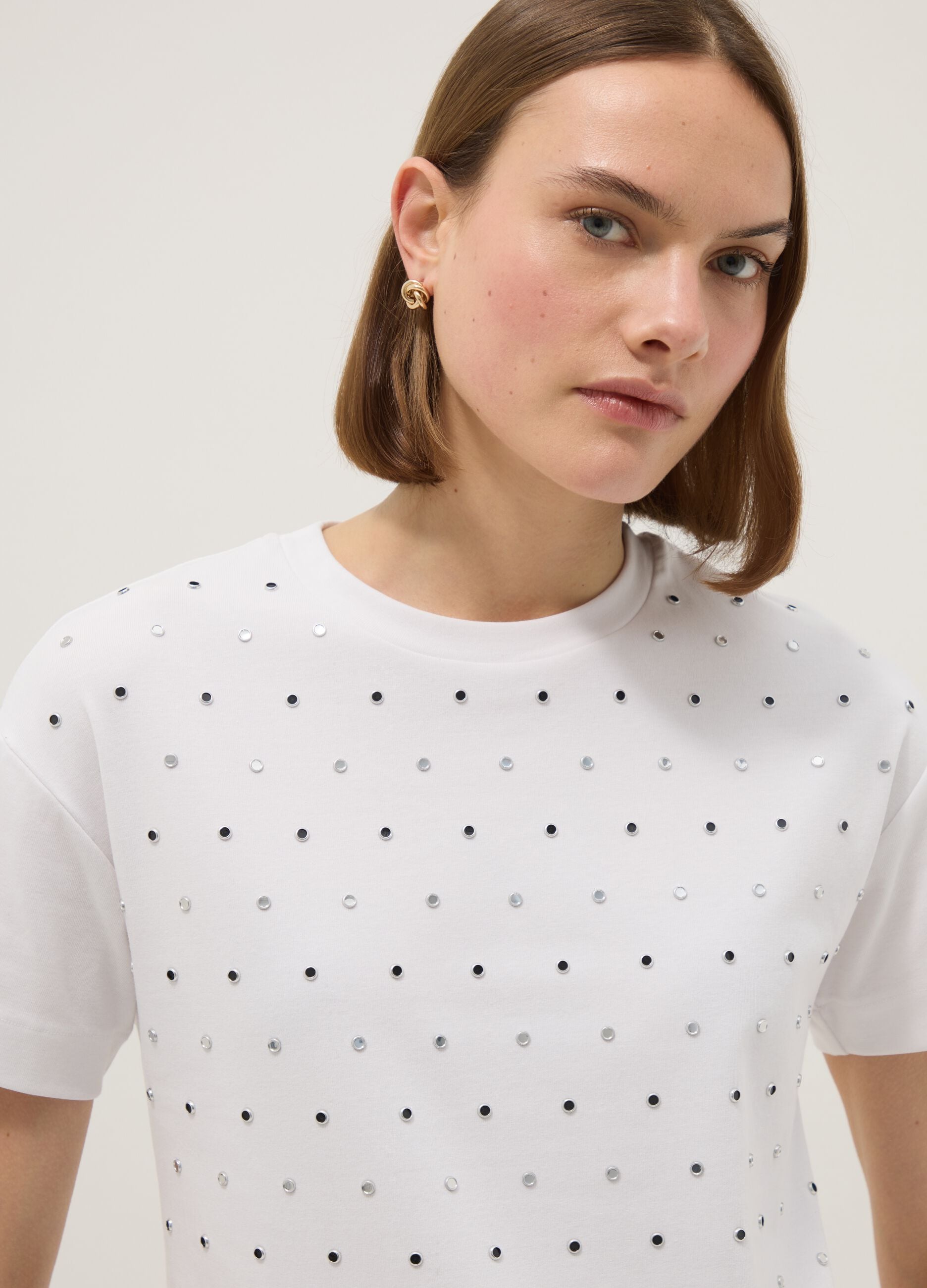 White stretch-cotton T-shirt with studs, regular fit