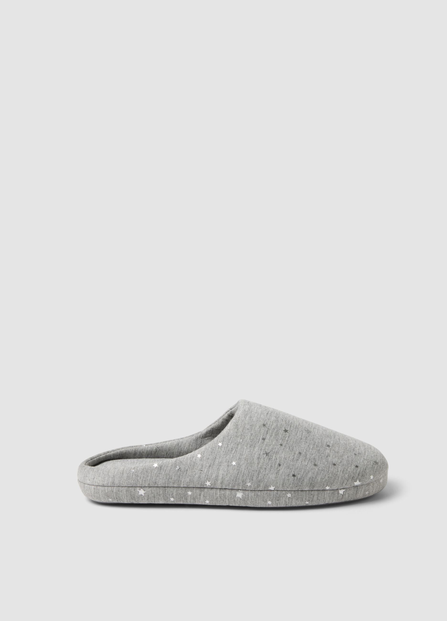 Pantofole grigie con stampa stelle