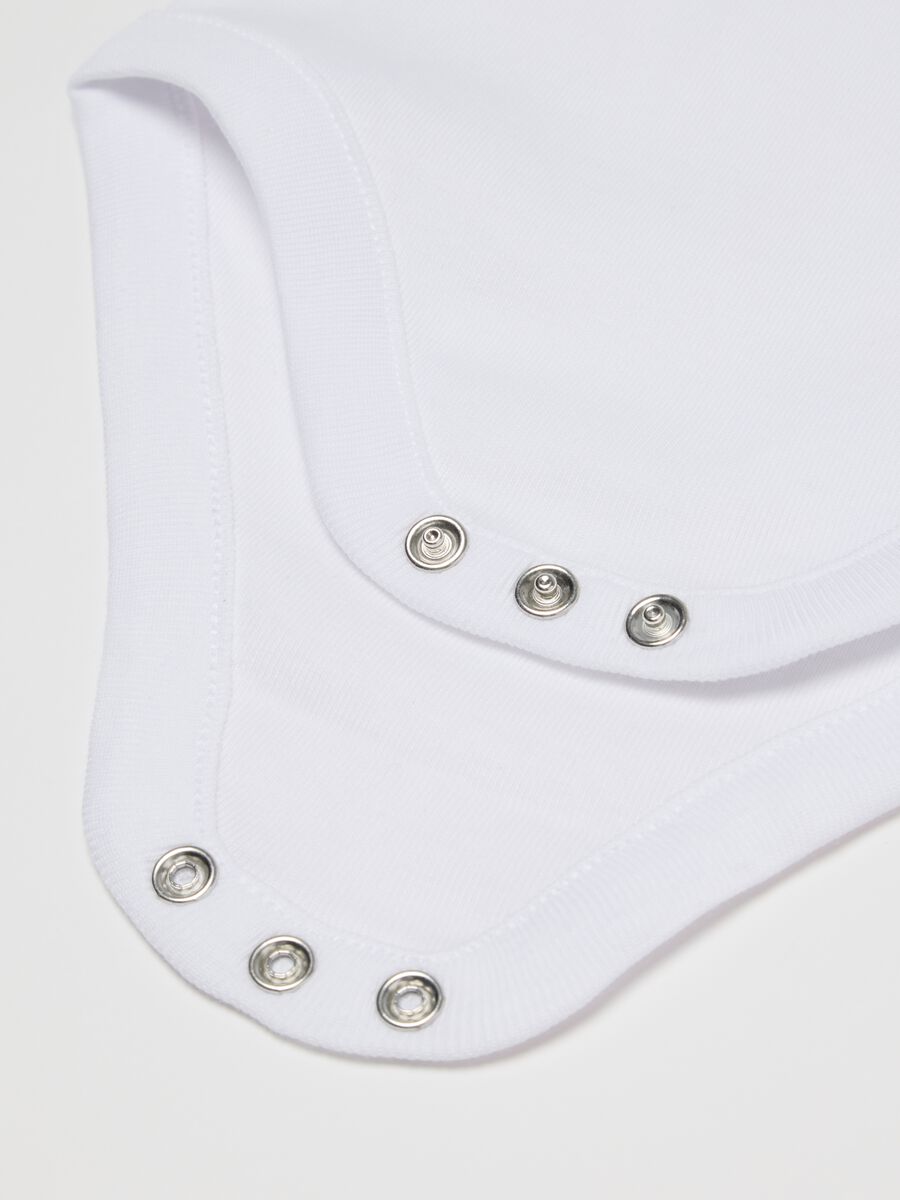Newborn White Bodysuit Tripack in Pure Organic Cotton_3