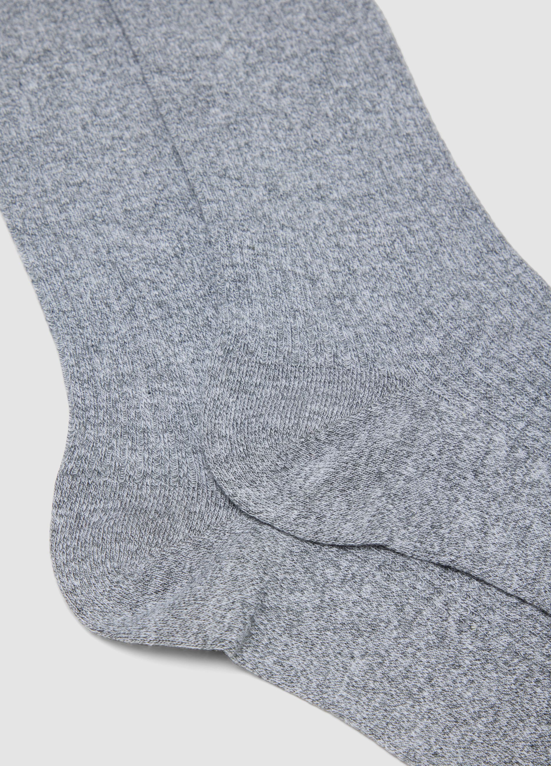 Long grey socks in stretch cotton and linen blend