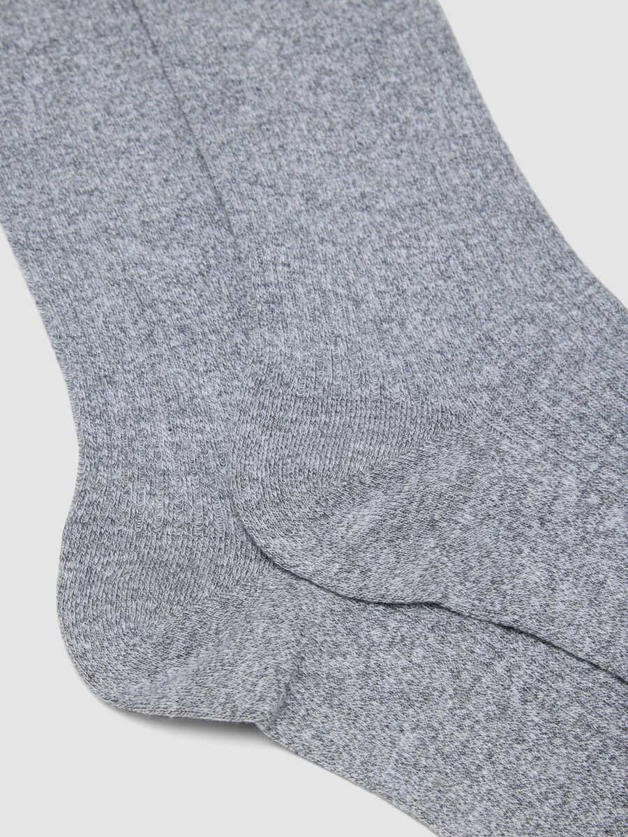 Long grey socks in stretch cotton and linen blend_1