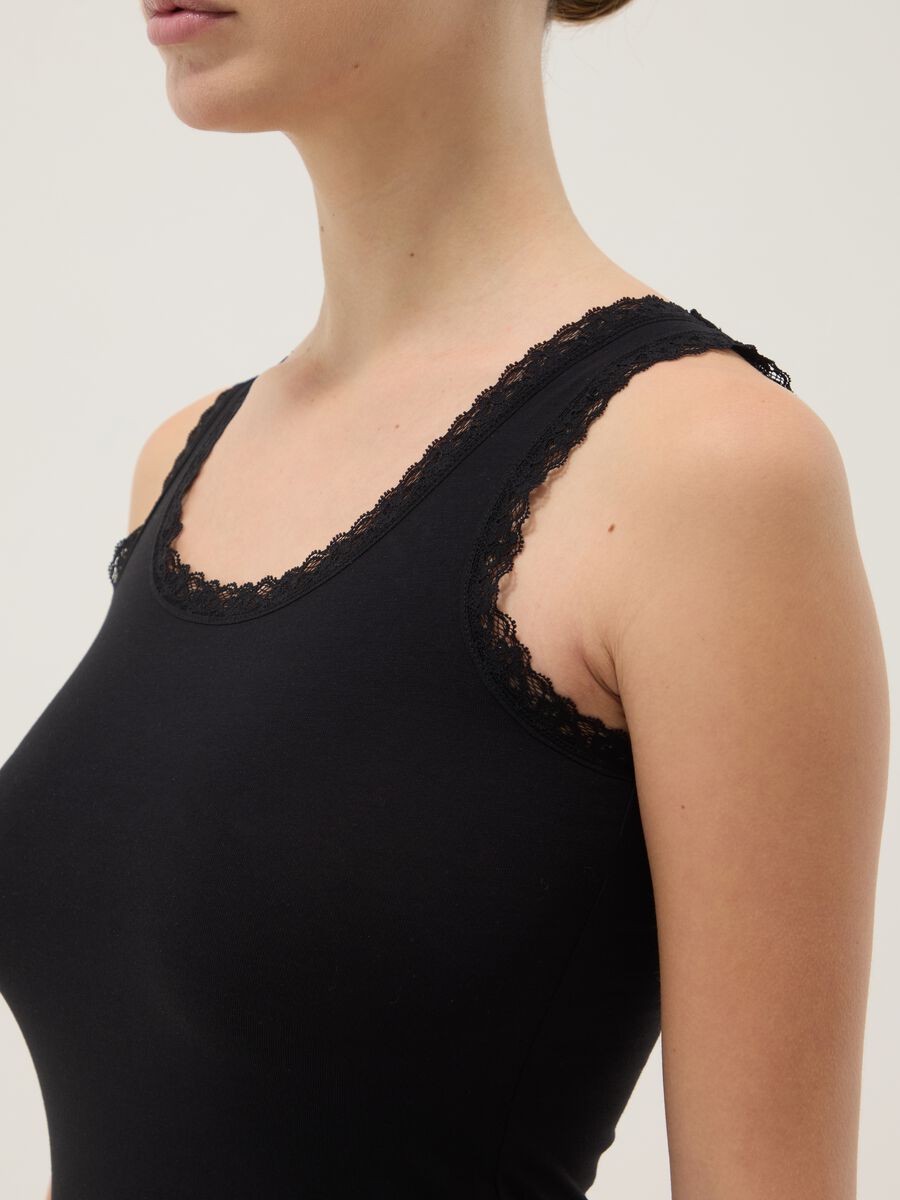 Regular fit black stretch cotton vest with lace trim_3