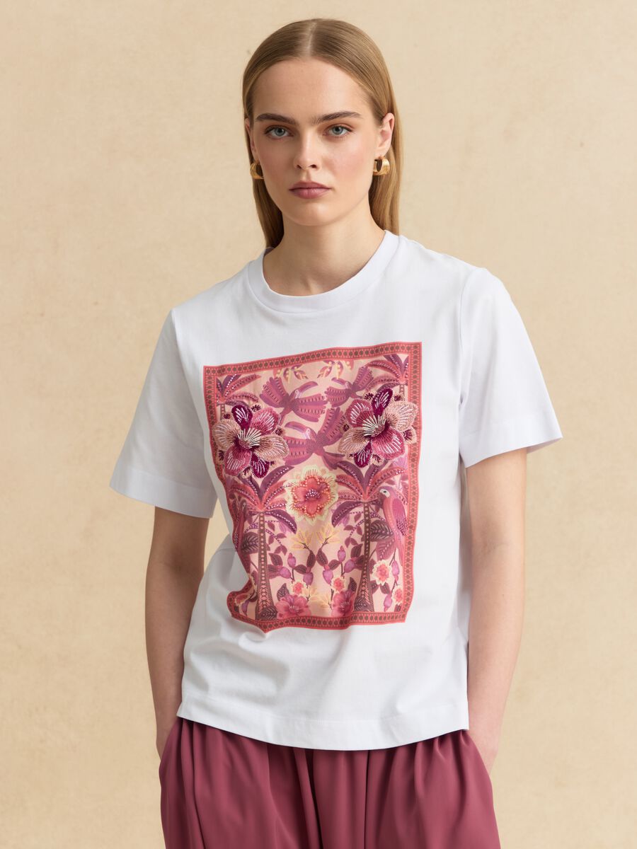 White pure cotton T-shirt with floral print_0