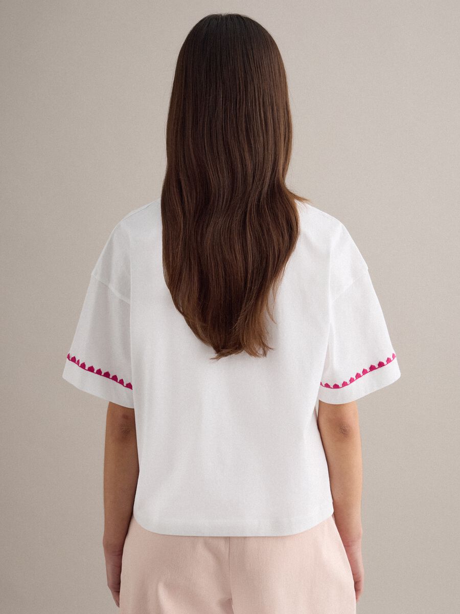 T-shirt in puro cotone bianca regular fit con ricamo_2