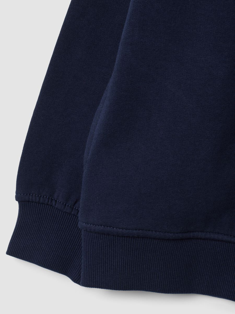 Blue organic cotton sweatshirt with stand-up collar for boys_3