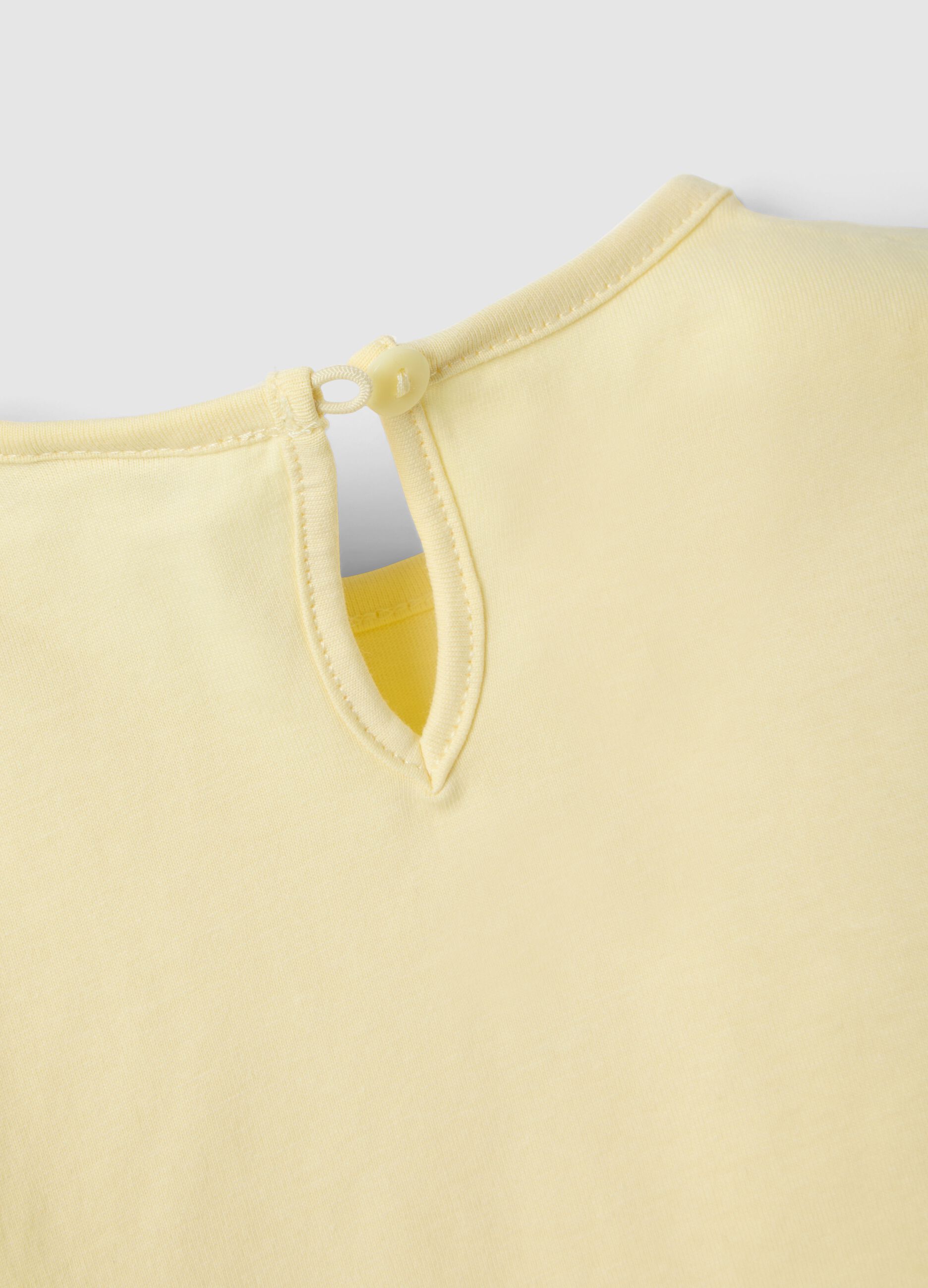 Girls' regular fit yellow cotton T-shirt with butterfly