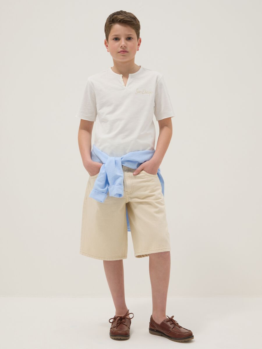 Shorts baggy in puro cotone beige da ragazzo_0