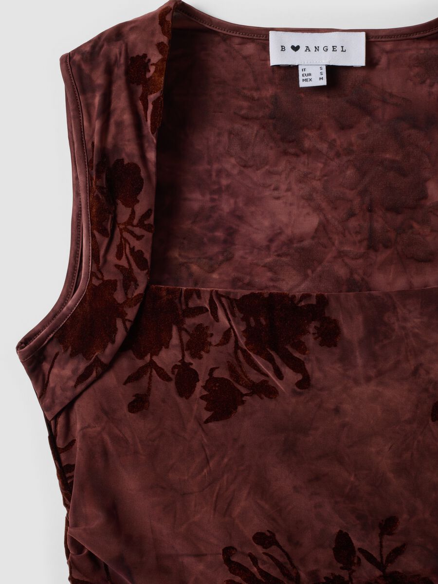 Top fitted rosso in tessuto elasticizzato con fantasia floreale_2