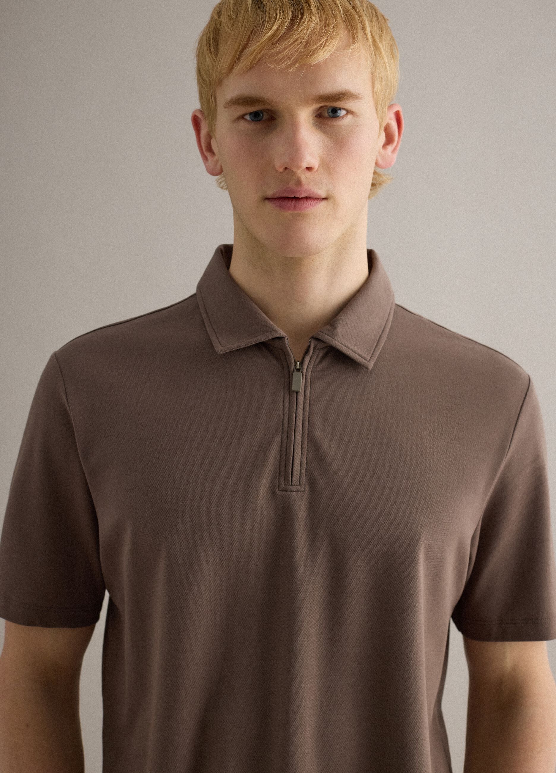 Brown short sleeve stretch cotton polo with regular fit