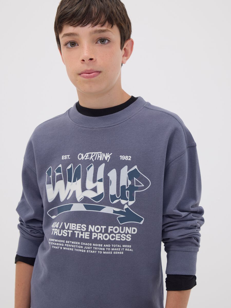 Grey pure cotton sweatshirt with front print for boys, relaxed fit_1