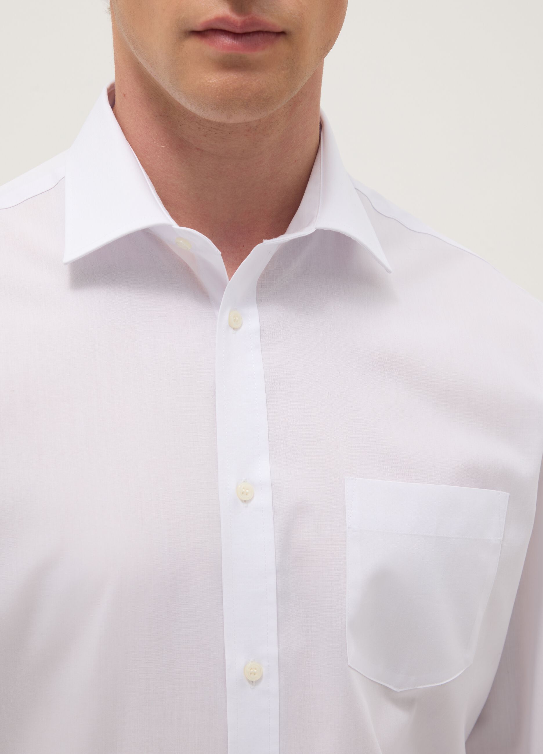 White shirt with classic collar regular fit