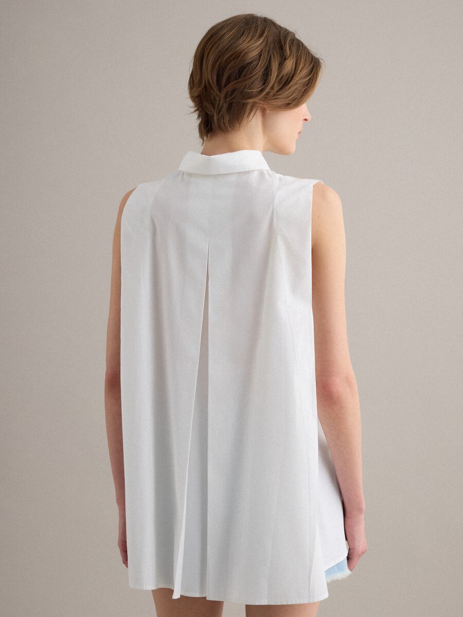 Camicia bianca smanicata in puro cotone regular fit_3