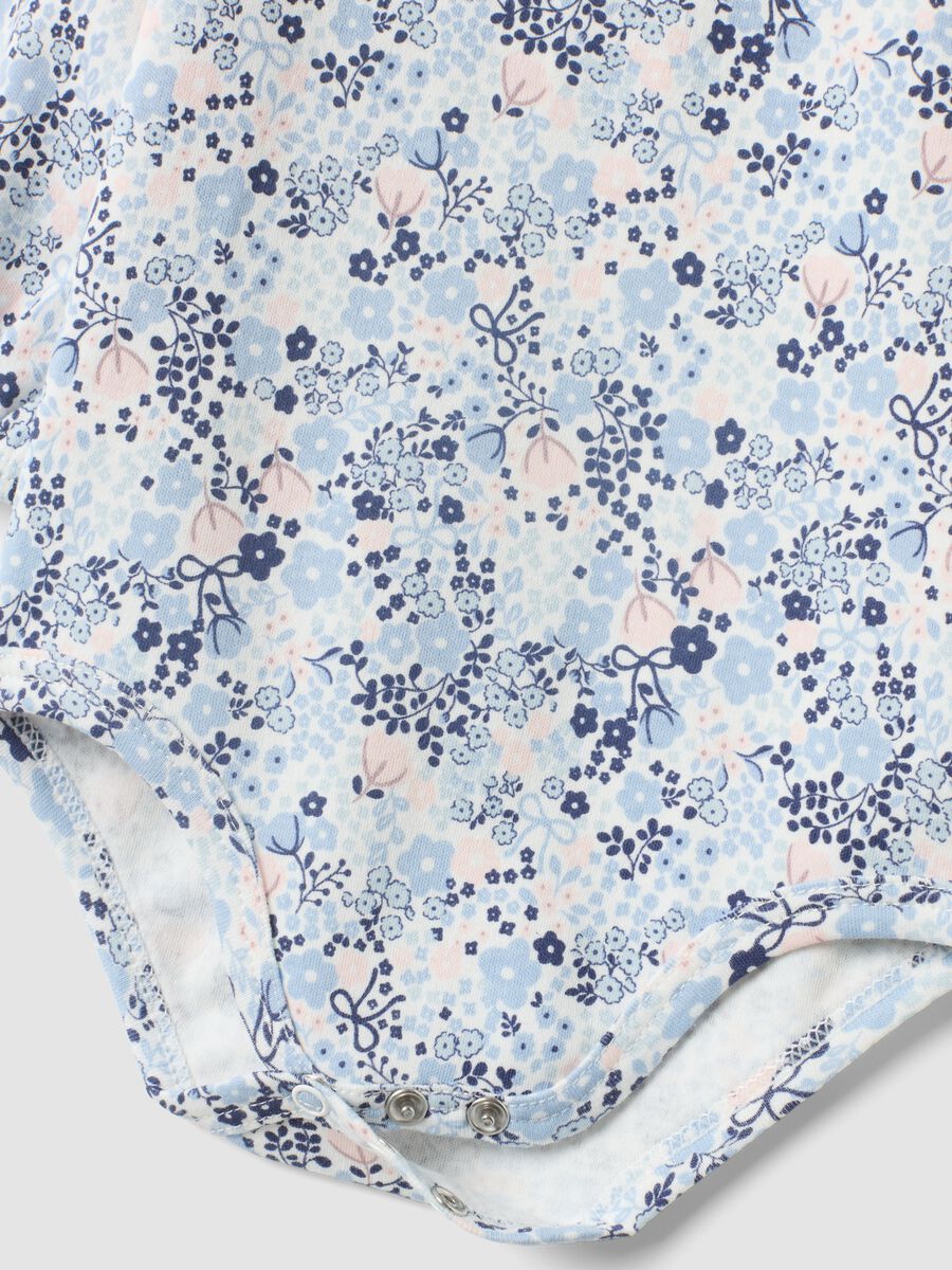 White organic cotton baby girl bodysuit with frill collar and floral print_3