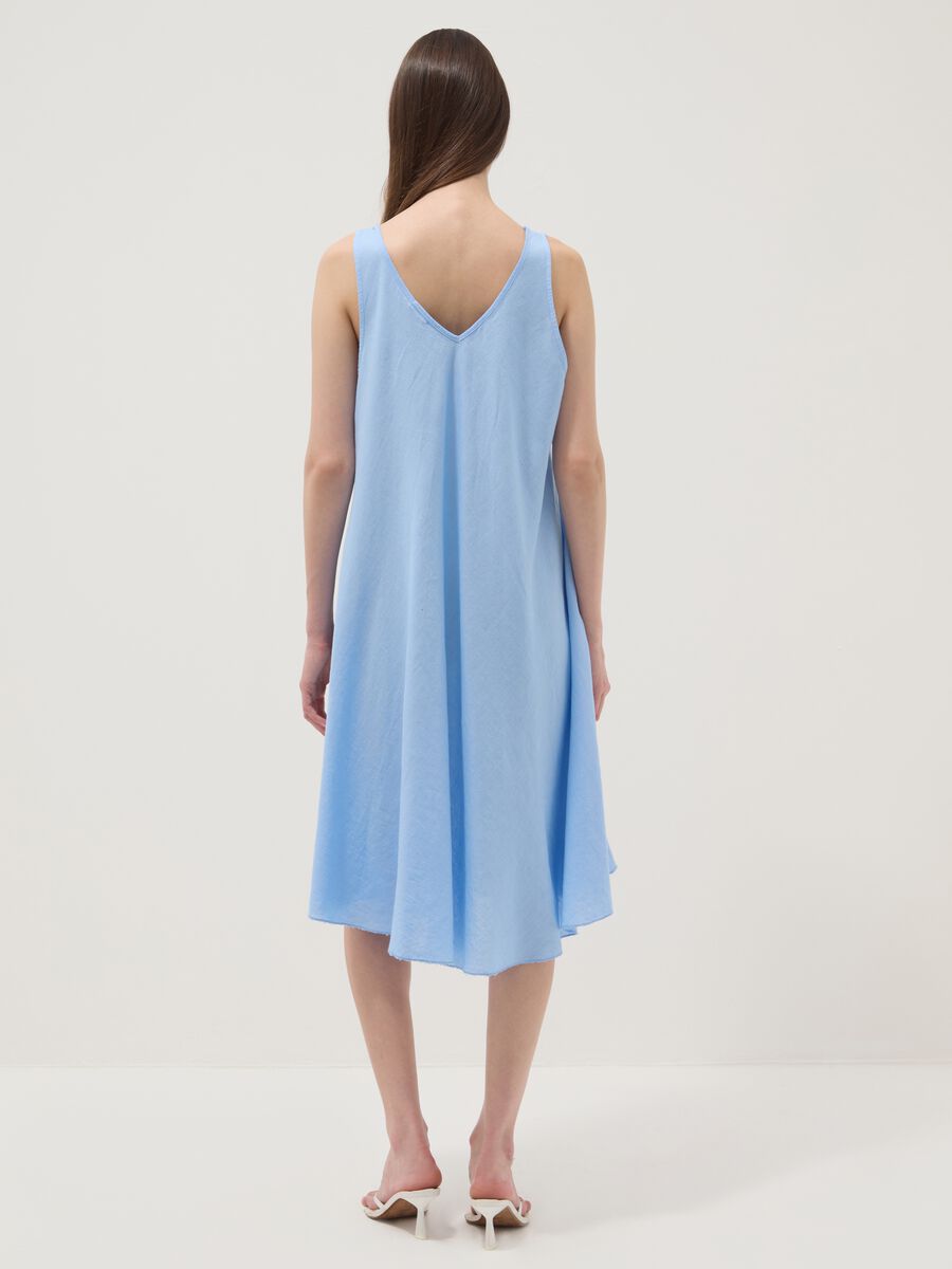 Light blue linen-viscose blend midi dress with V-neck, regular fit_3