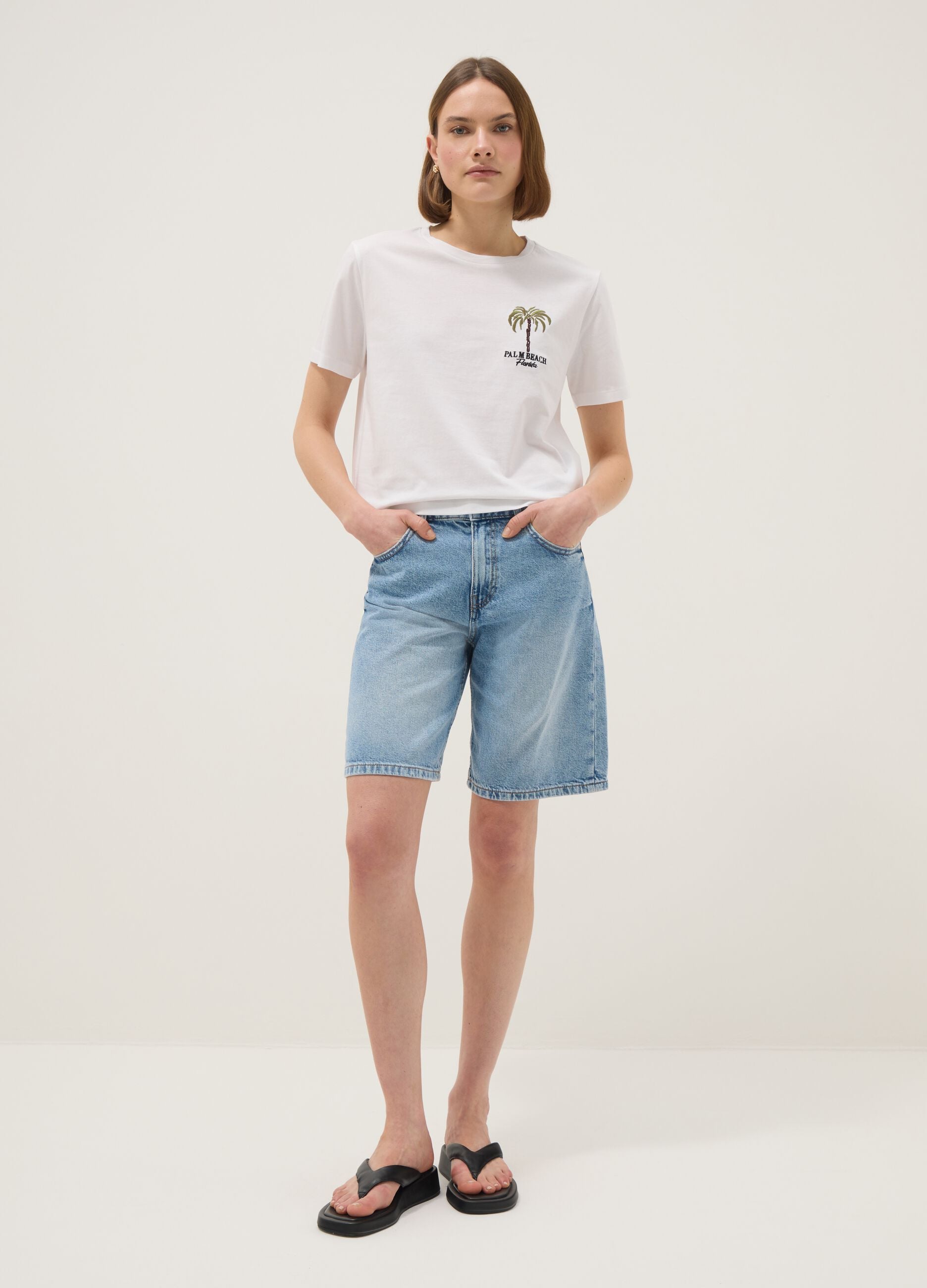 White pure cotton regular fit t-shirt with palm embroidery