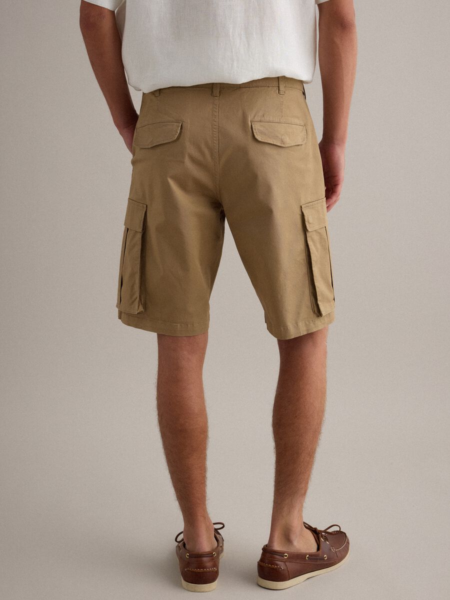 Beige stretch cotton cargo shorts, regular fit_2