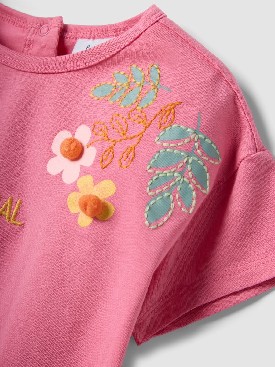 T-shirt rosa a maniche corte in cotone elasticizzato con stampa floreale per bimba regular fit_2