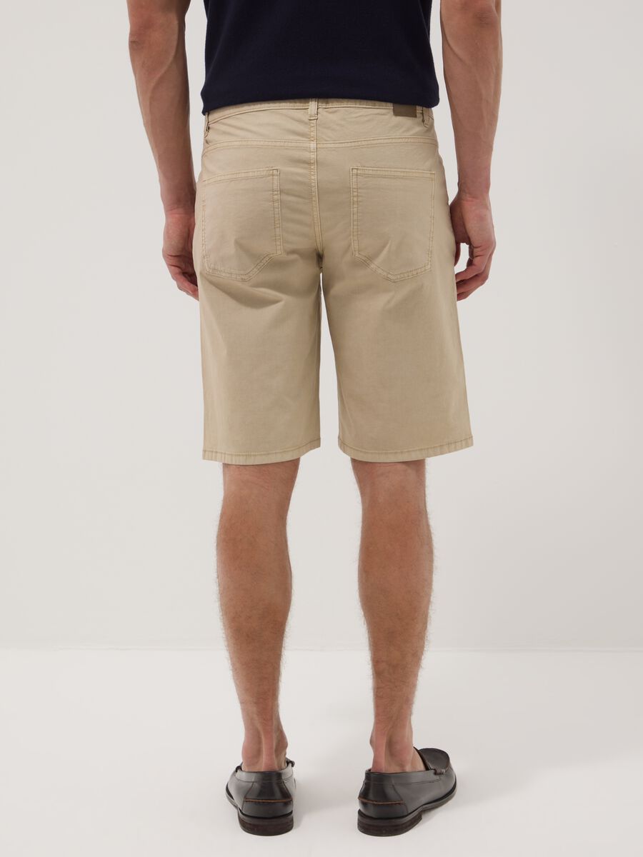 Beige stretch-cotton Bermuda shorts, regular fit_2