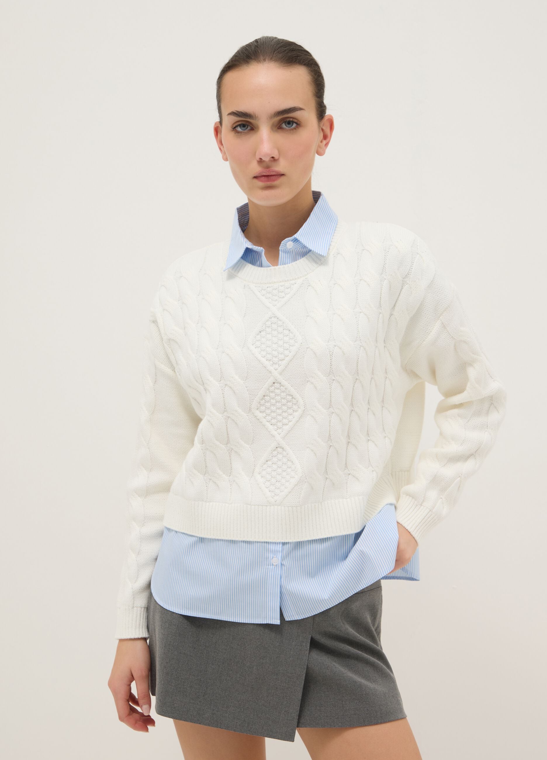 White cotton blend sweater regular fit with cable knit pattern