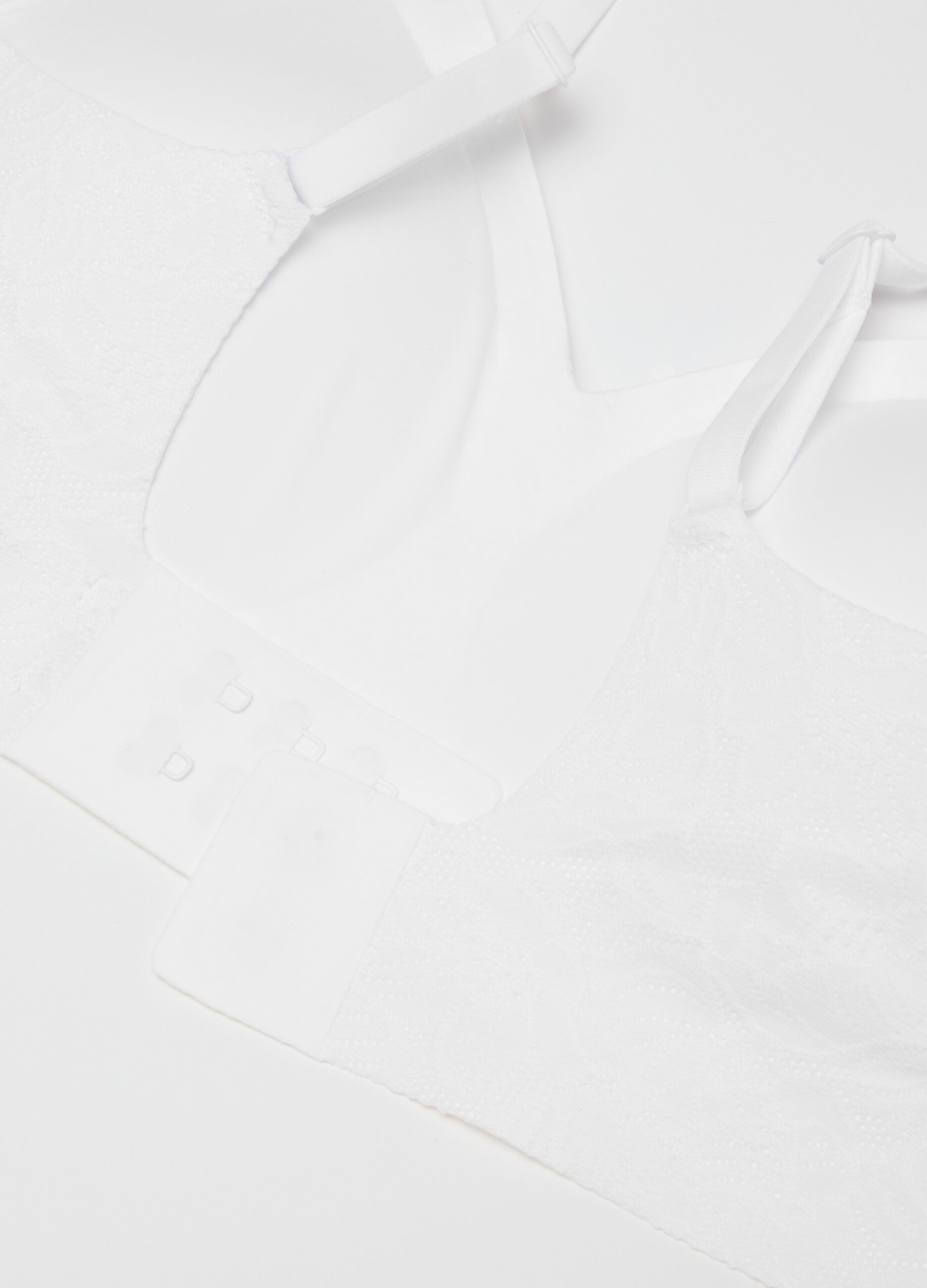 White lace bra with removable padding