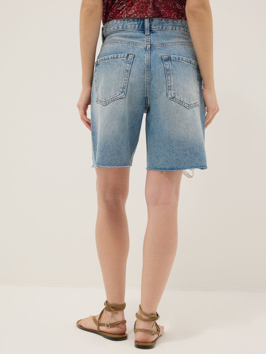 Azure denim pure cotton shorts with straight fit_2