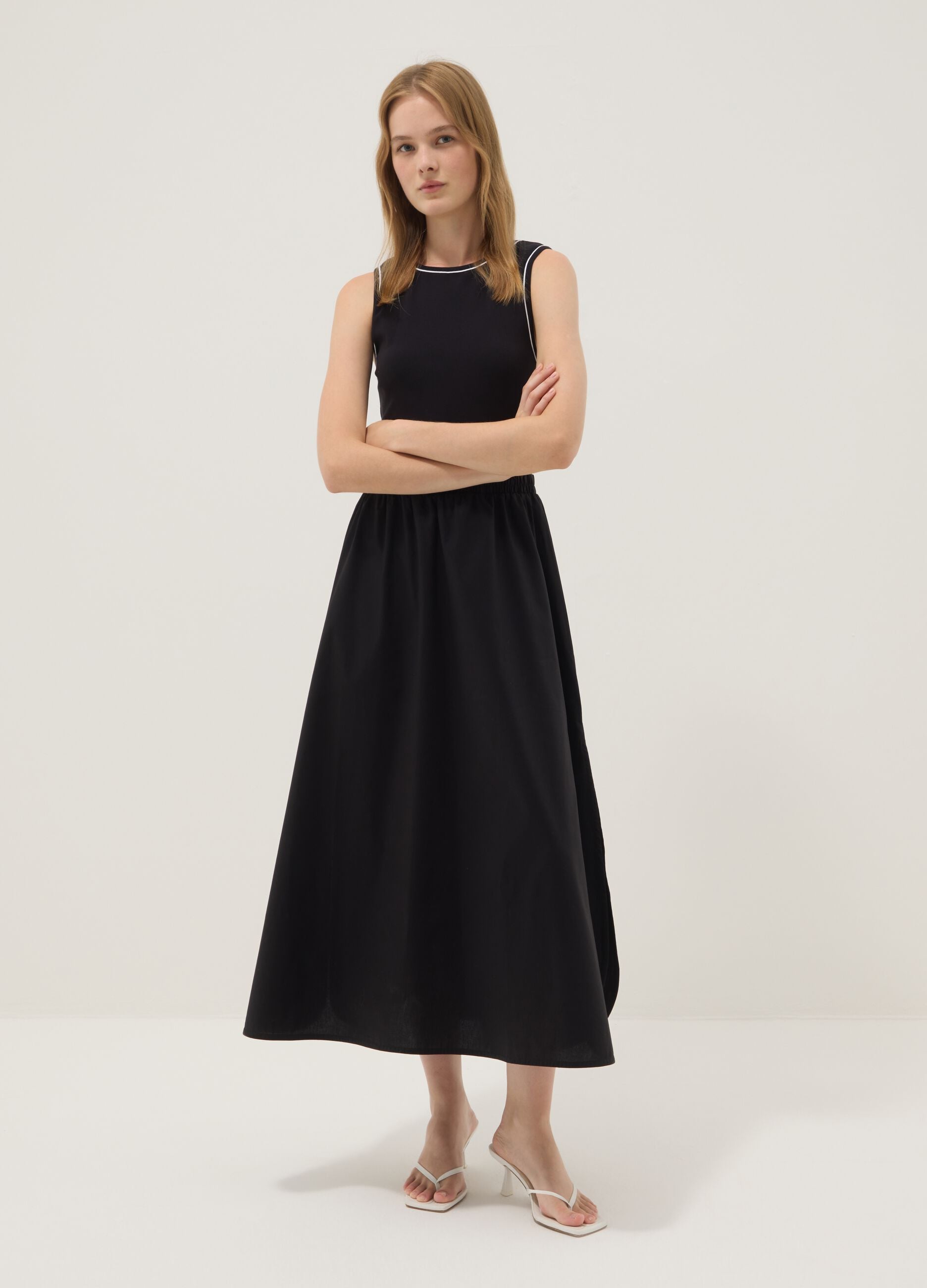 Black sleeveless stretch cotton dress, regular fit