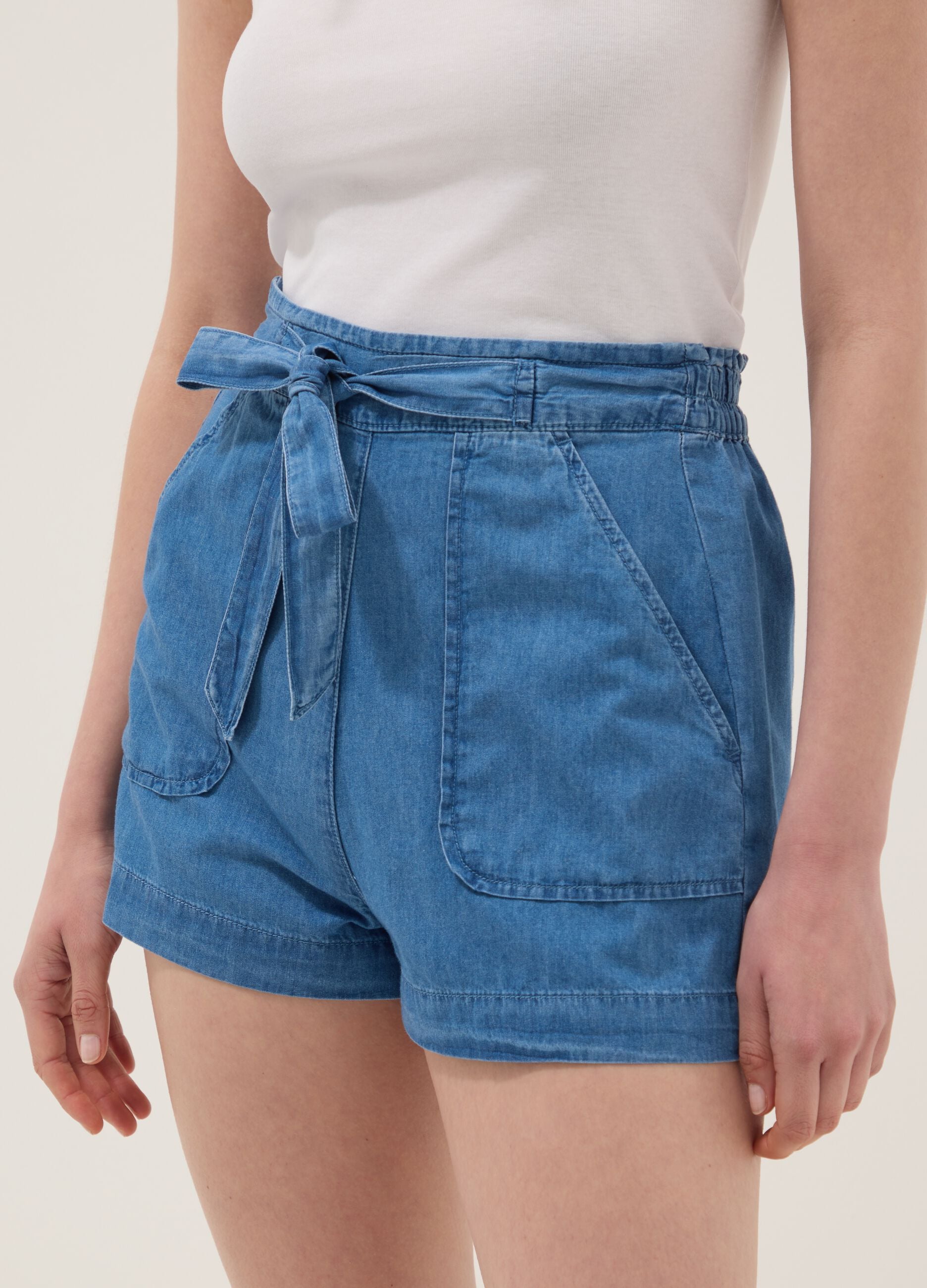 Denim shorts azzurri in puro cotone con vita elasticizzata regular fit