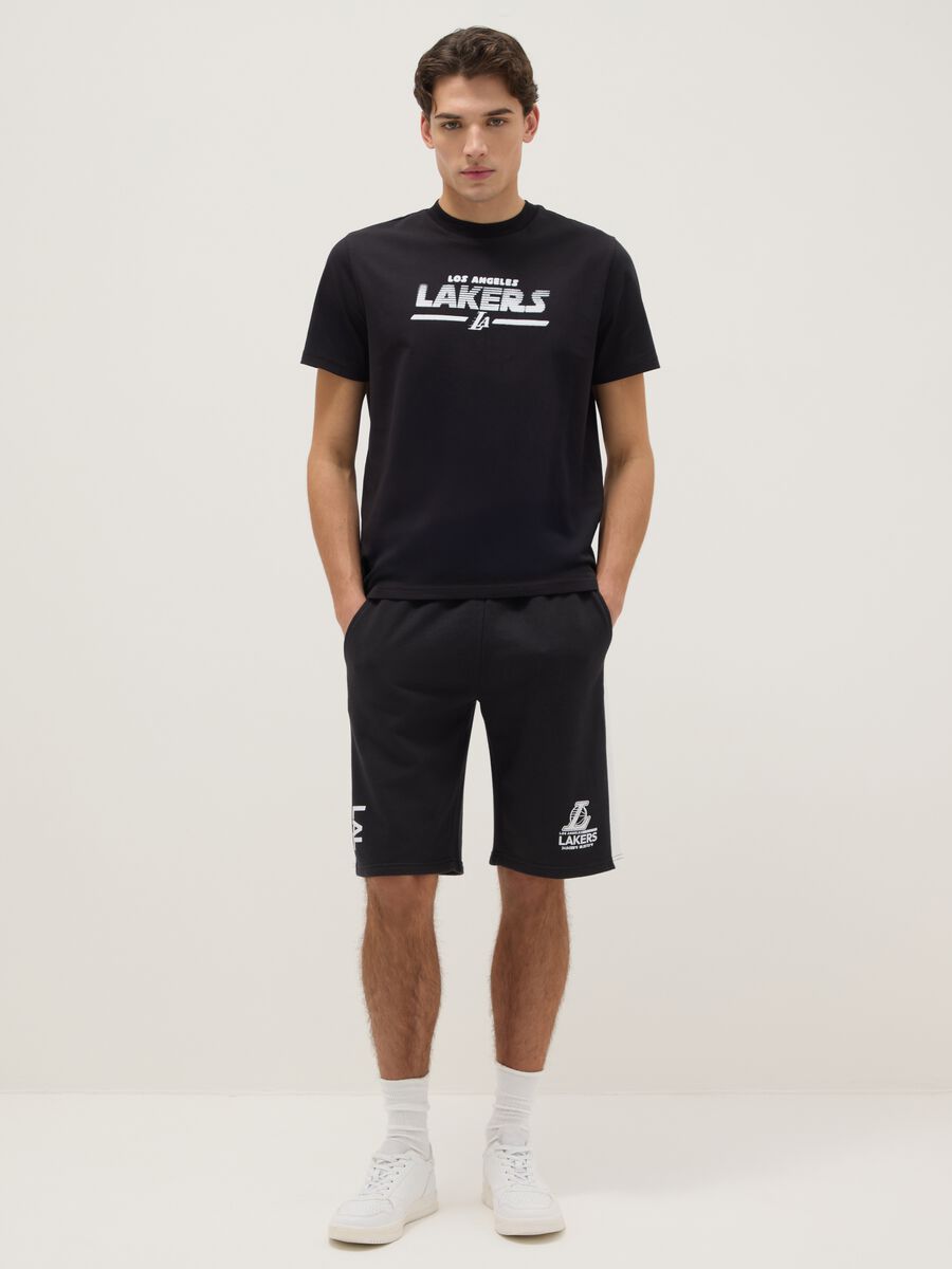 Black cotton blend regular fit sports shorts with Lakers logo_0