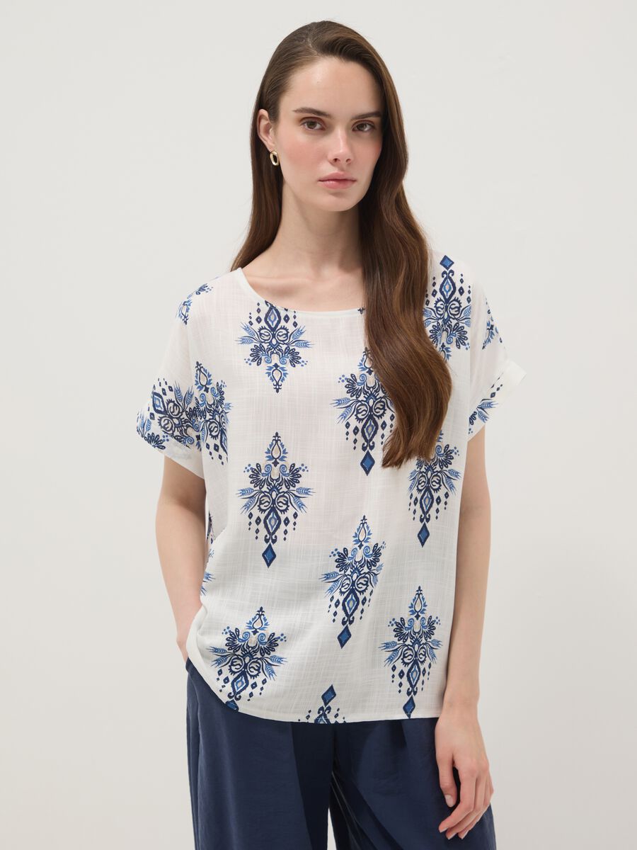 White pure viscose blouse with blue print, regular fit_1