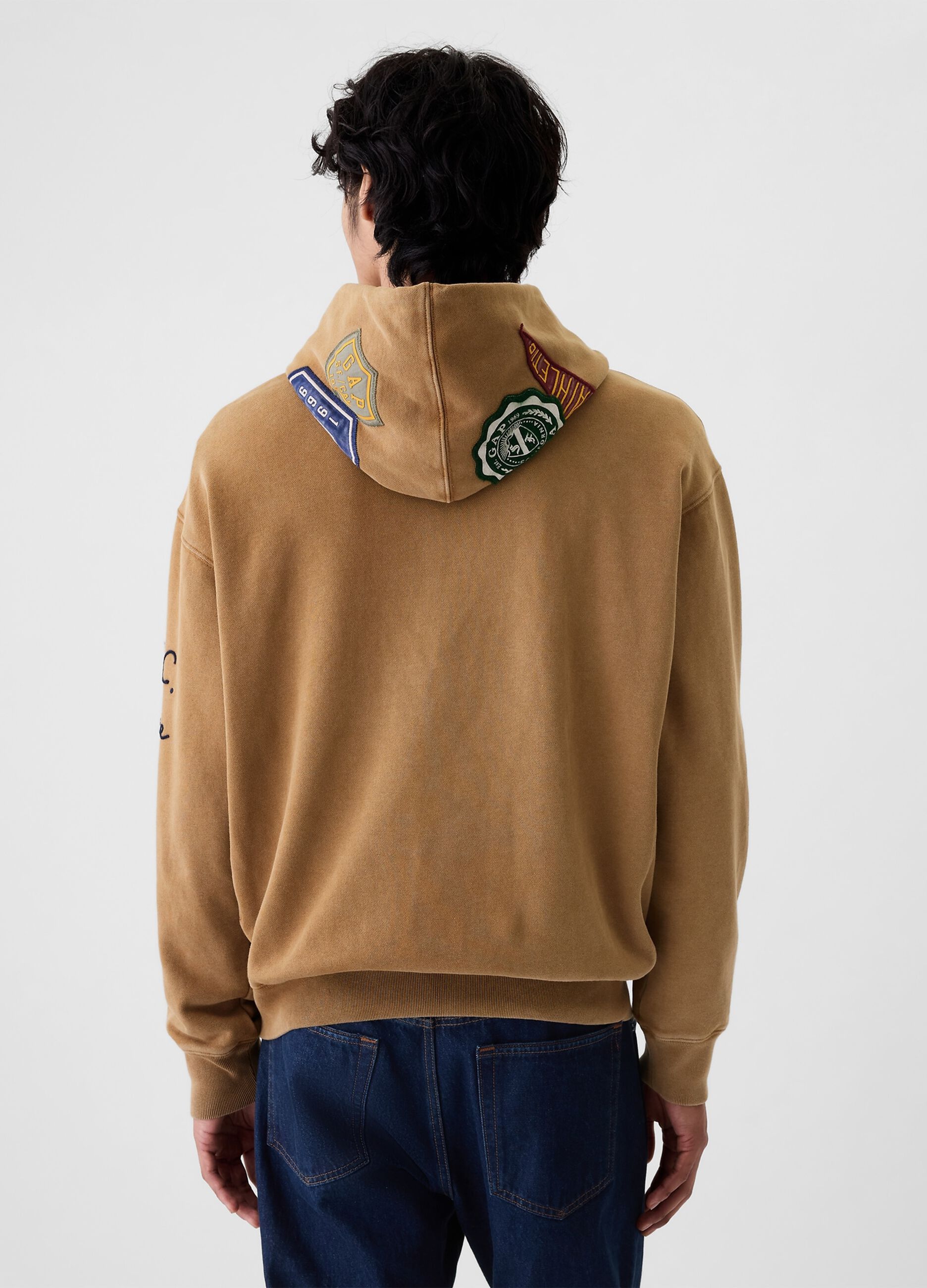 Sweatshirt with hood and logo patch