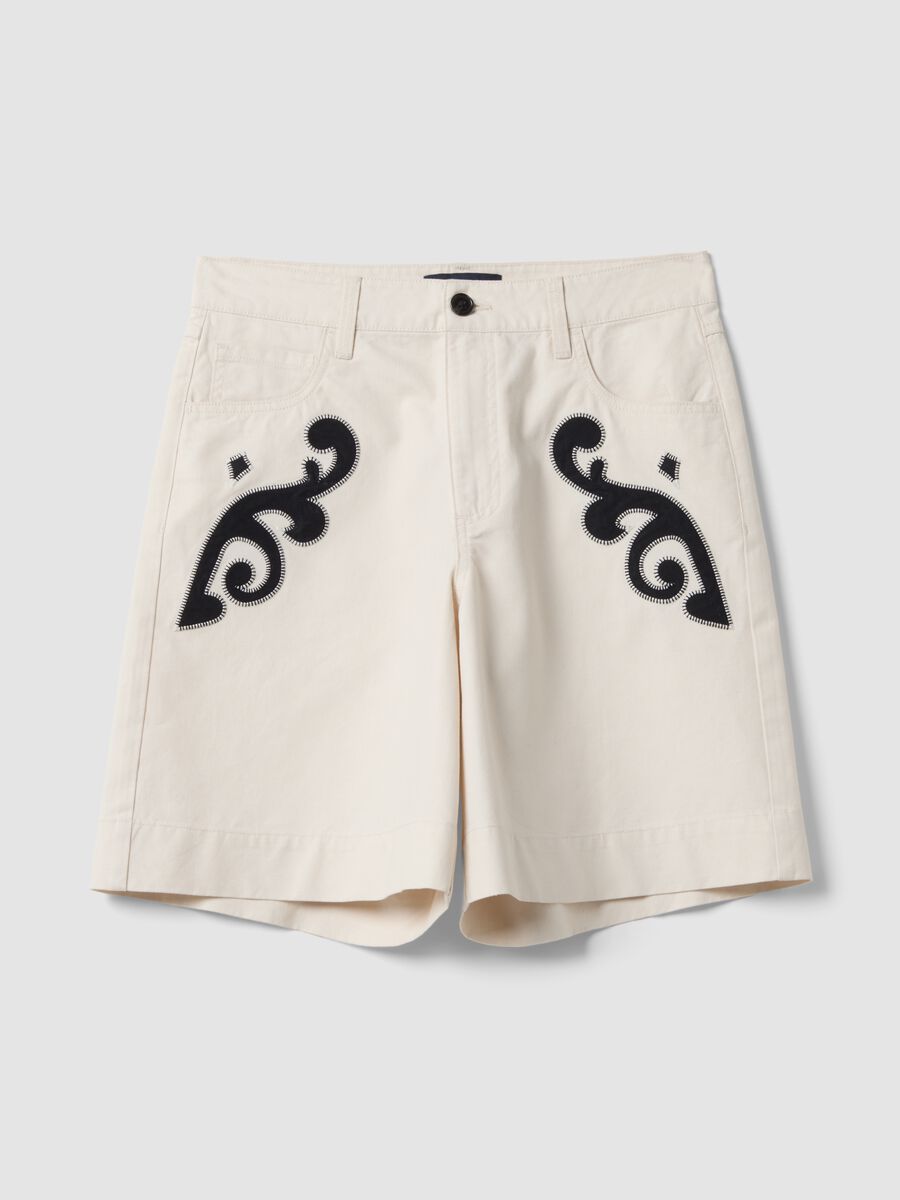 White linen-lyocell blend shorts with contrasting embroidery, regular fit_4