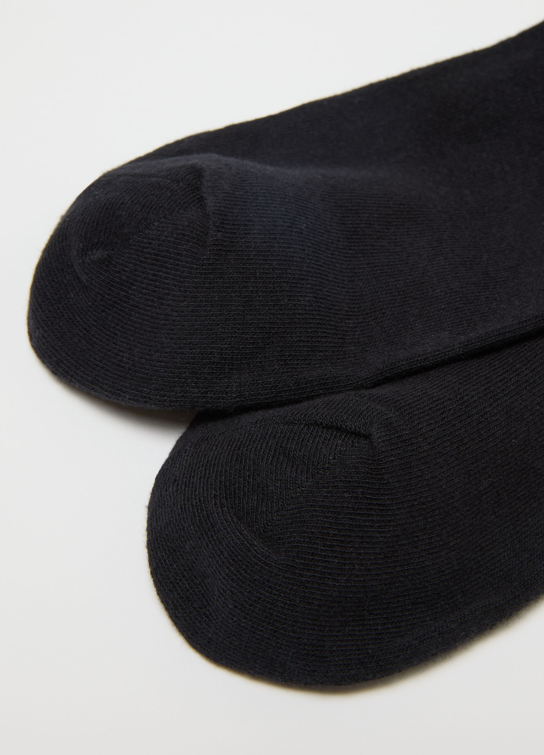 Pack of three black short cotton blend socks with snug fit