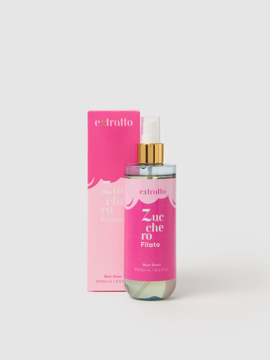 Body Spray with spun sugar and caramelised strawberry notes, sweet and intense, fresh and enveloping._0