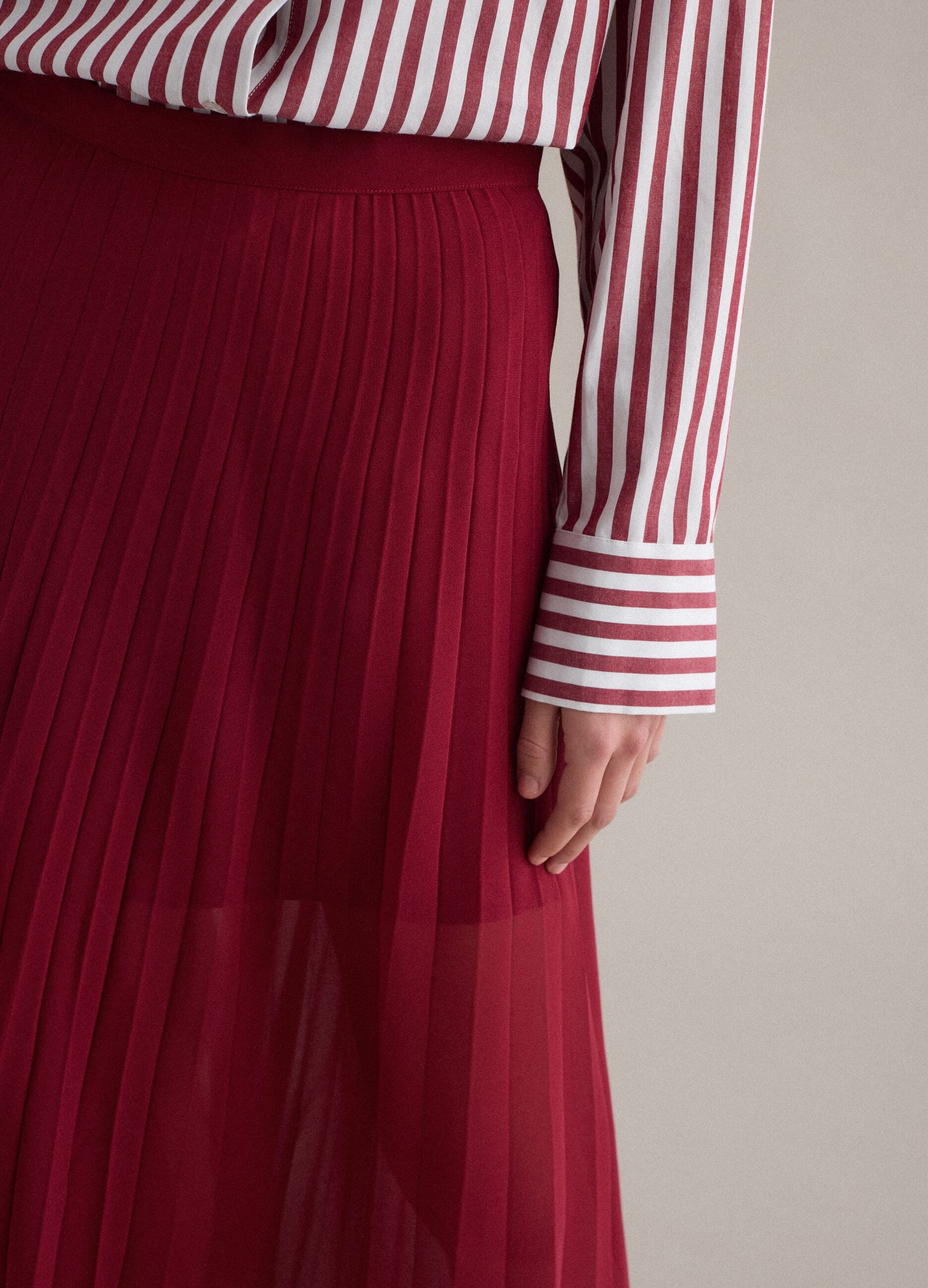 Regular fit red pleated long skirt