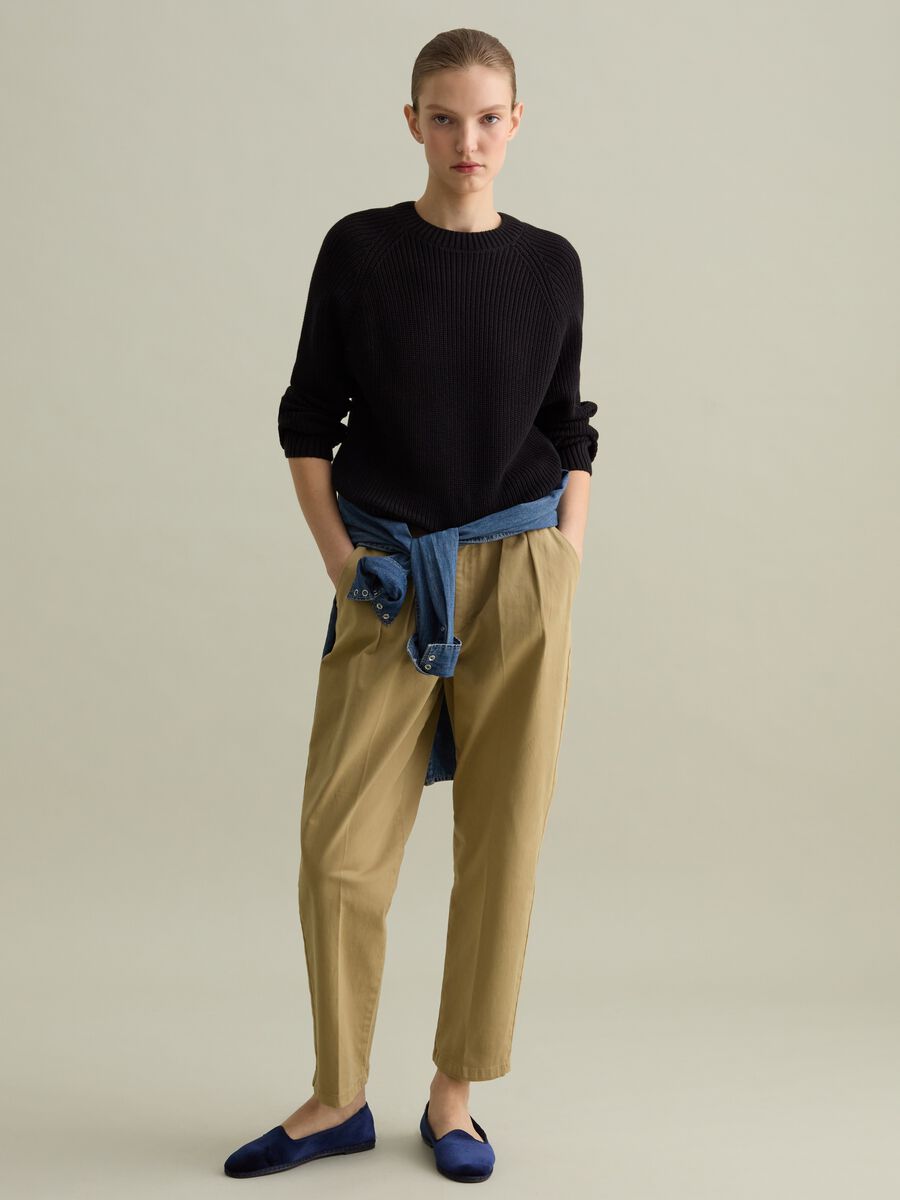 Knit pullover with raglan sleeves_1