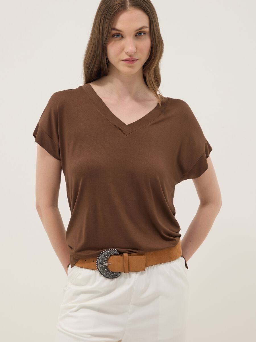 Brown stretch viscose V-neck T-shirt_1