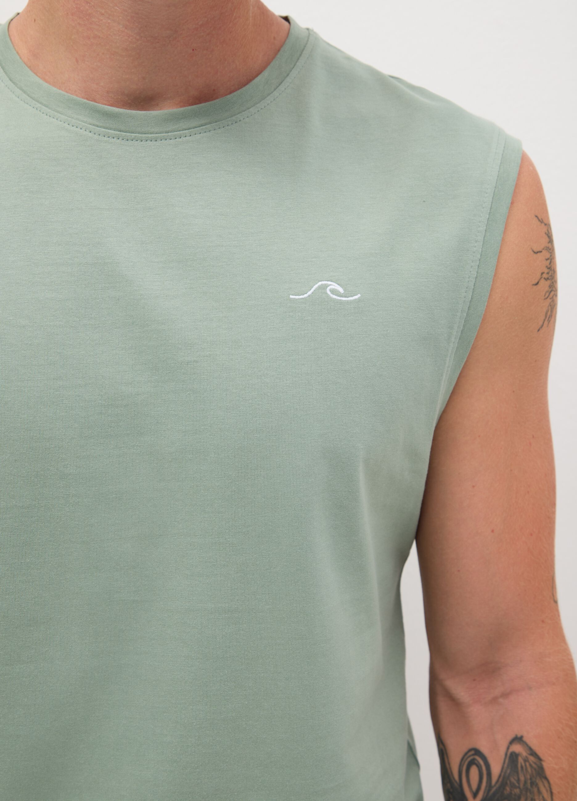 Men&rsquo;s green vest top in 100% cotton with regular fit